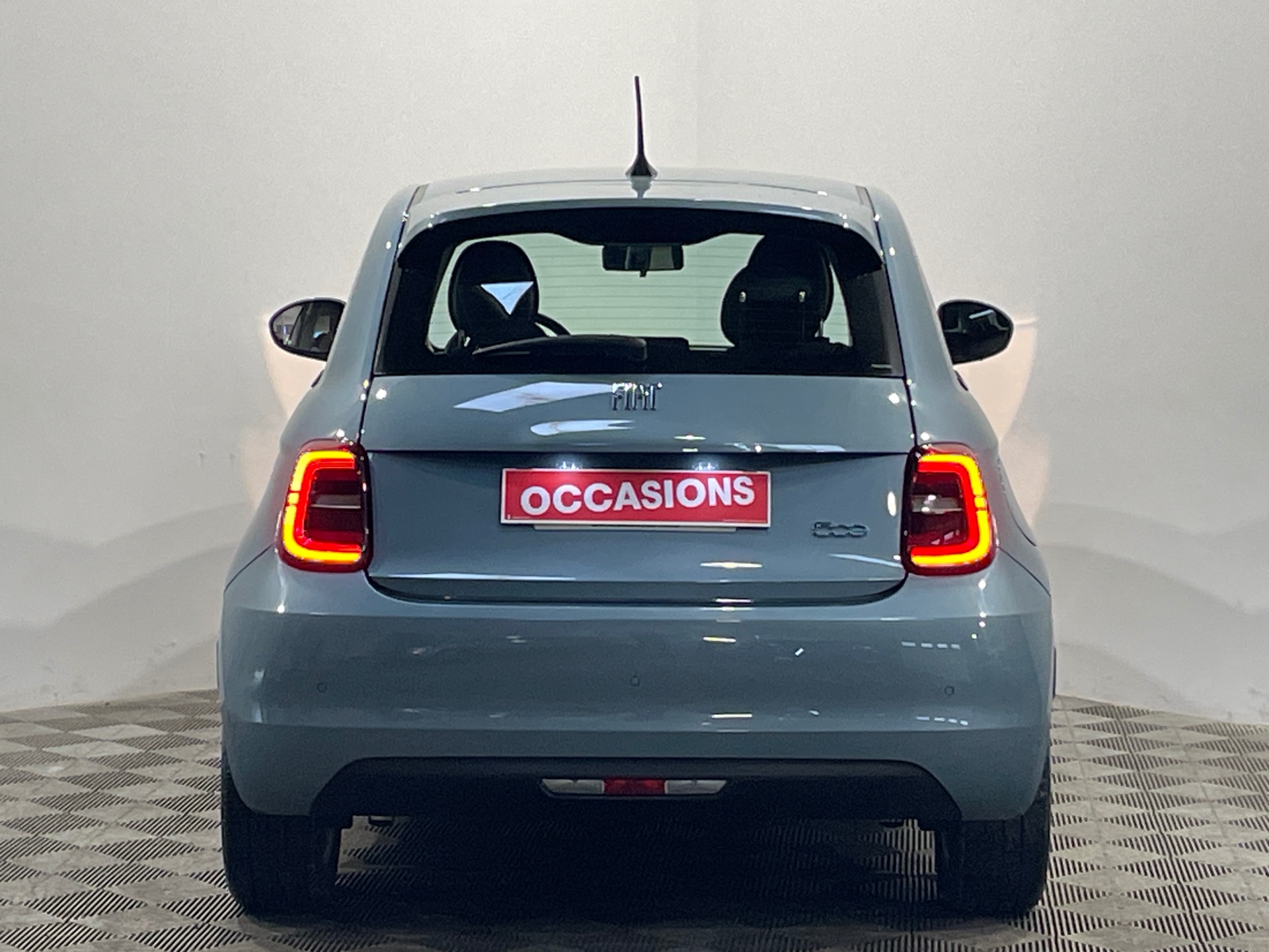 Photo 6 du véhicule FIAT 500e BERLINE