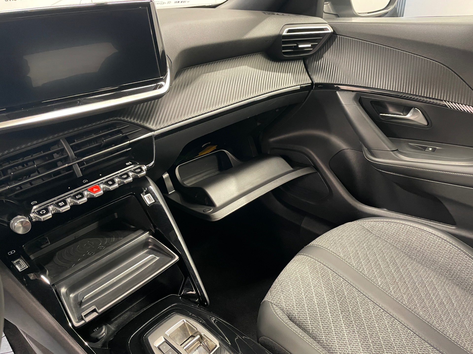 Photo 25 du véhicule PEUGEOT 2008