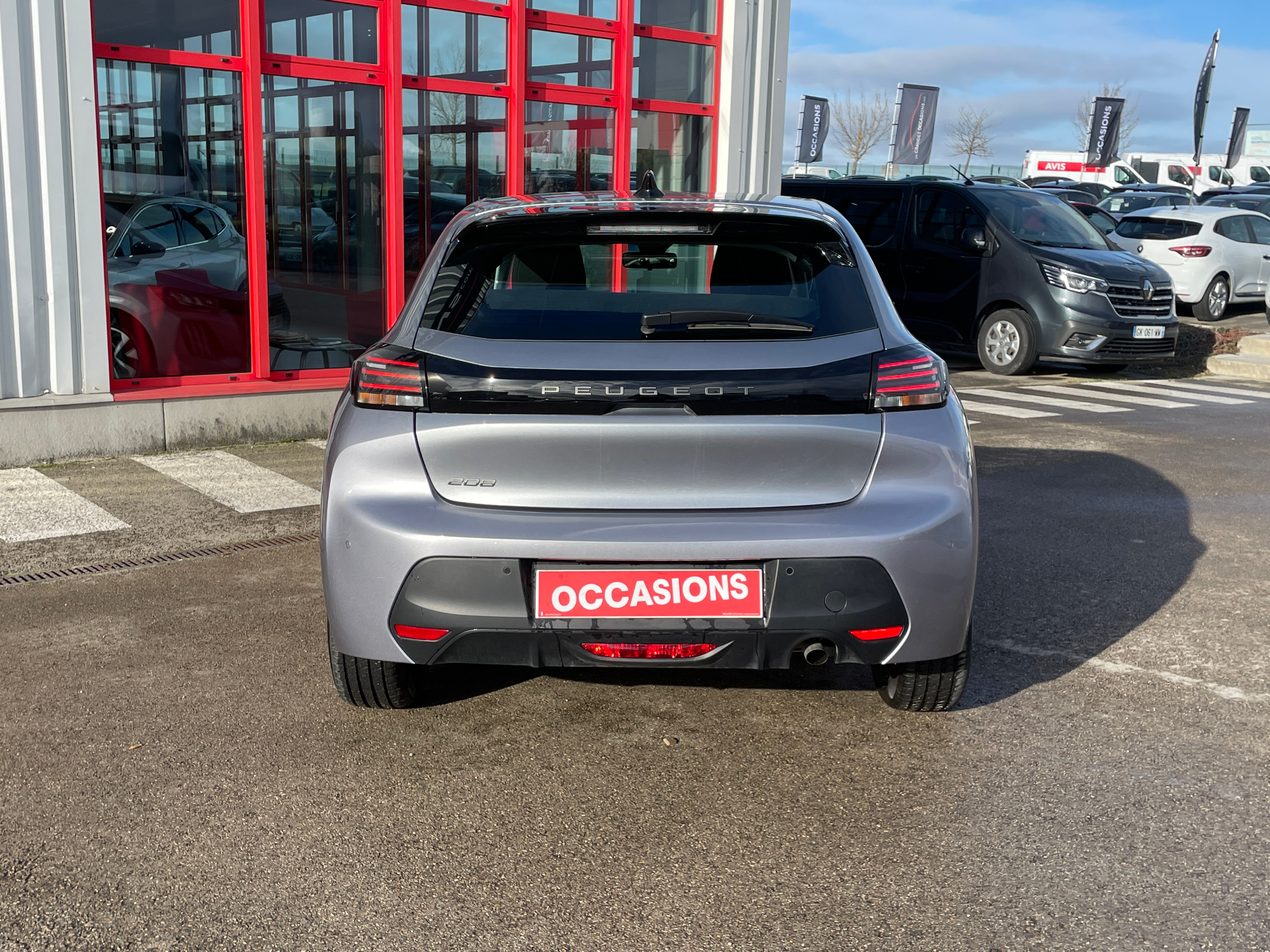 Photo 6 du véhicule PEUGEOT 208