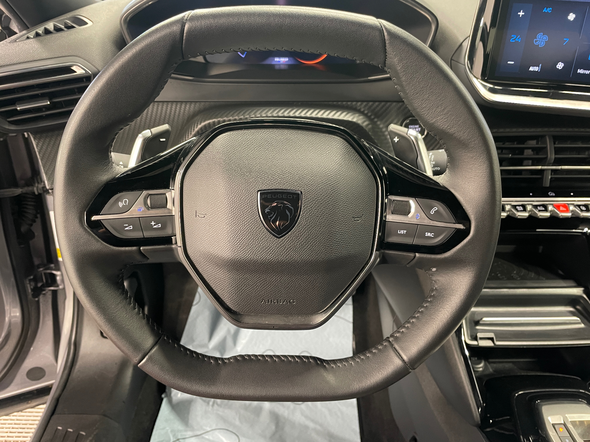 Photo 27 du véhicule PEUGEOT 2008