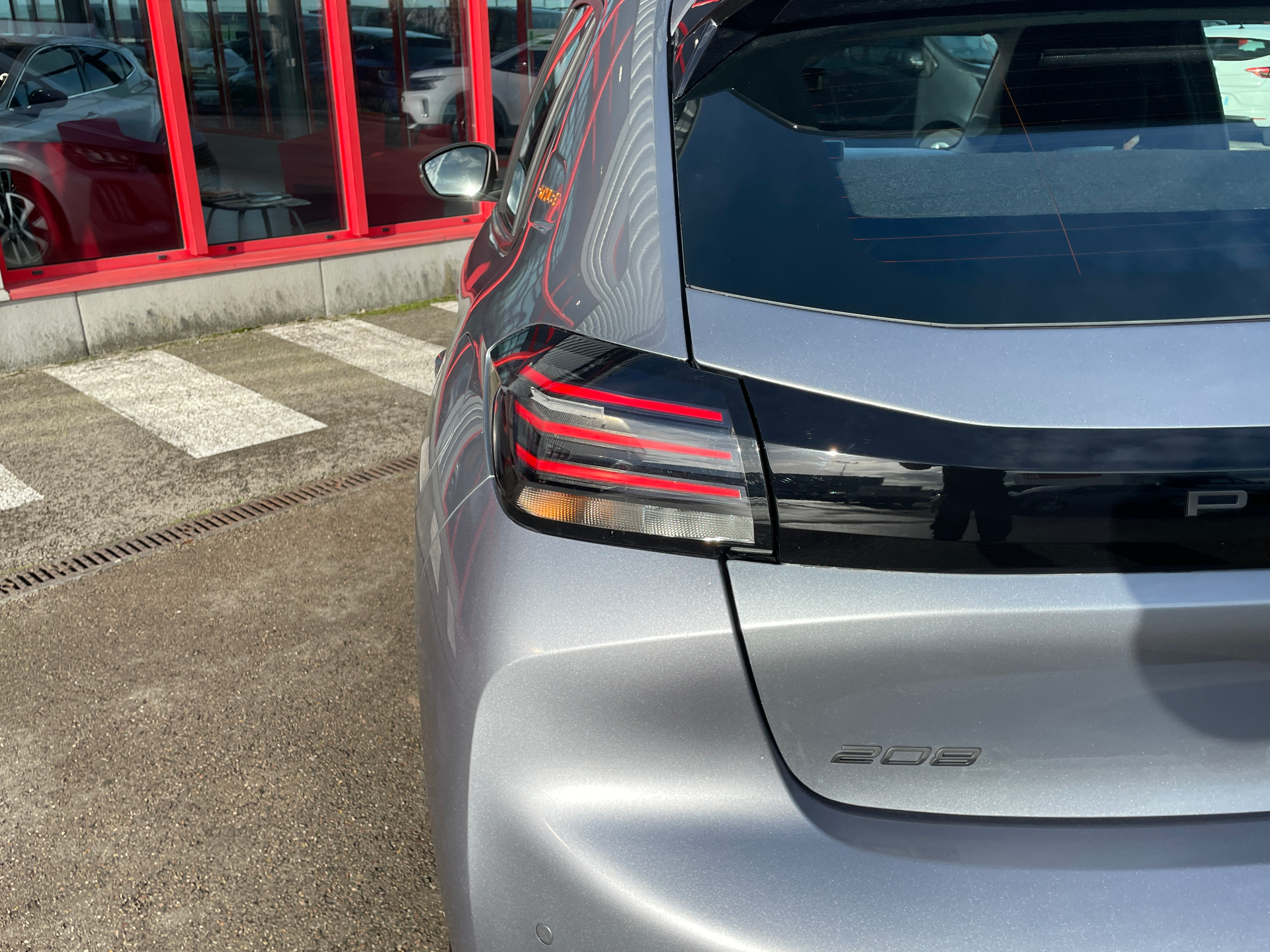 Photo 8 du véhicule PEUGEOT 208