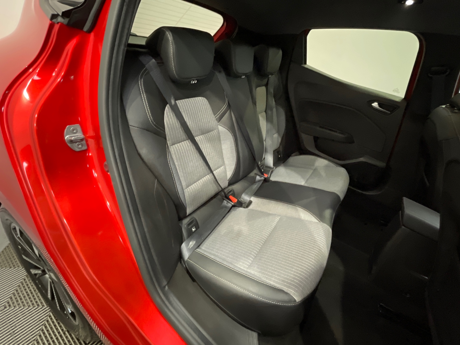 Photo 41 du véhicule RENAULT CLIO V