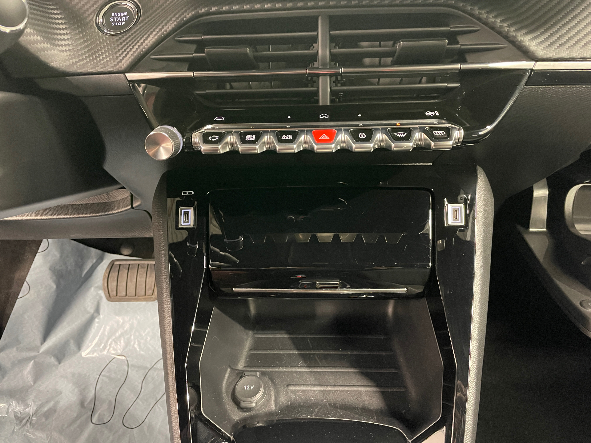 Photo 36 du véhicule PEUGEOT 2008