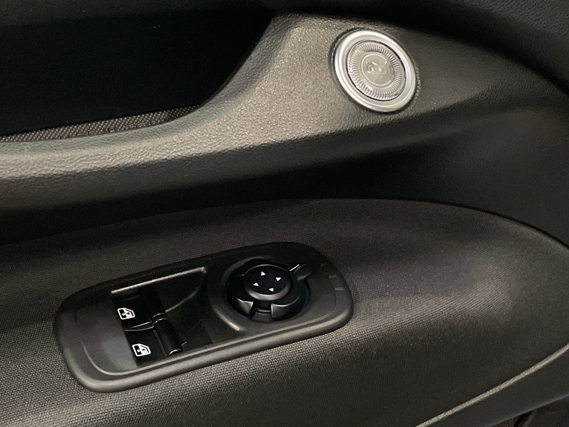 Photo 31 du véhicule FIAT 500e BERLINE