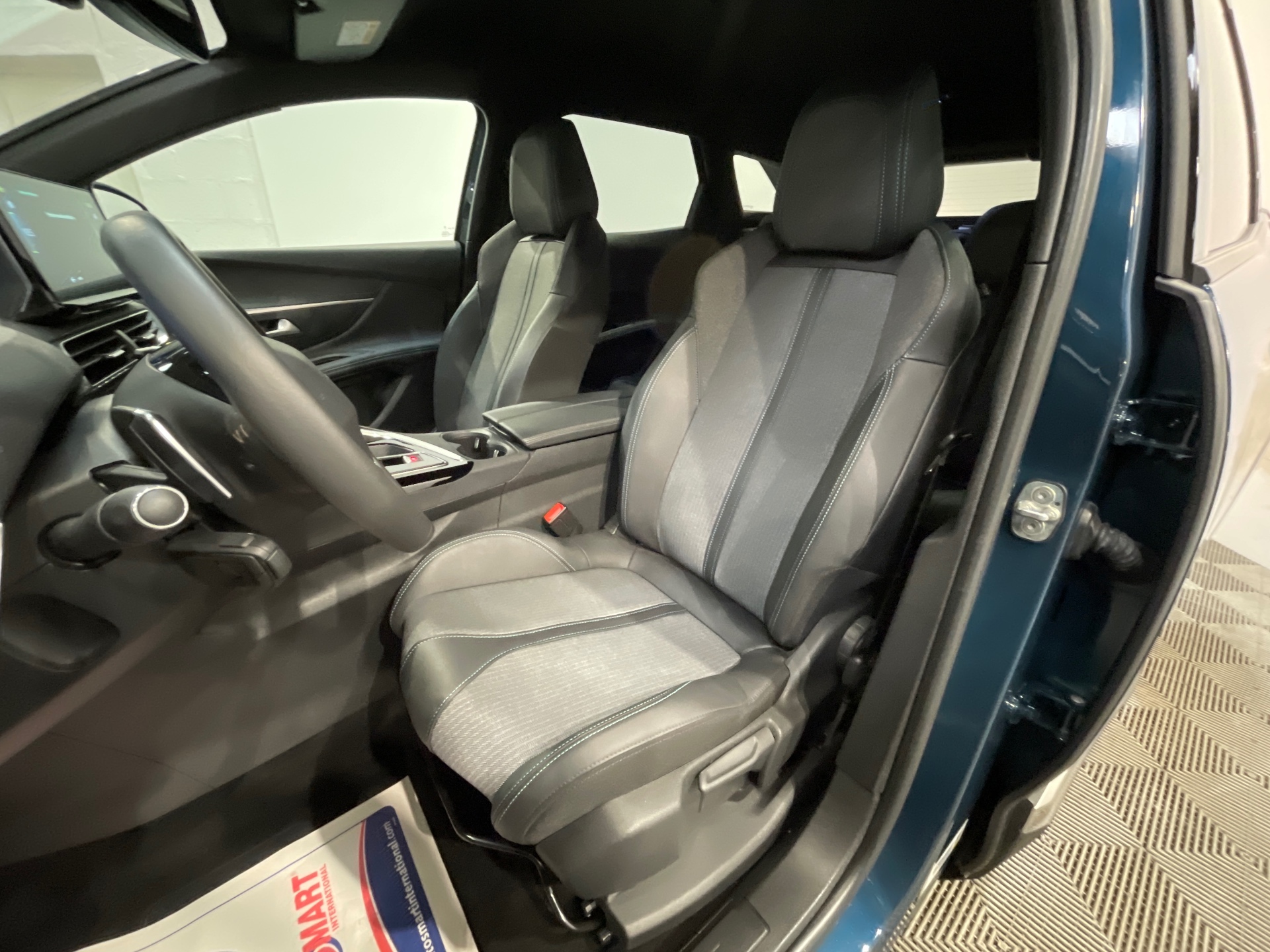 Photo 9 du véhicule PEUGEOT 3008