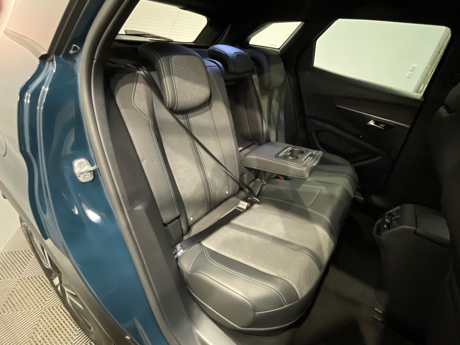 Photo 42 du véhicule PEUGEOT 3008