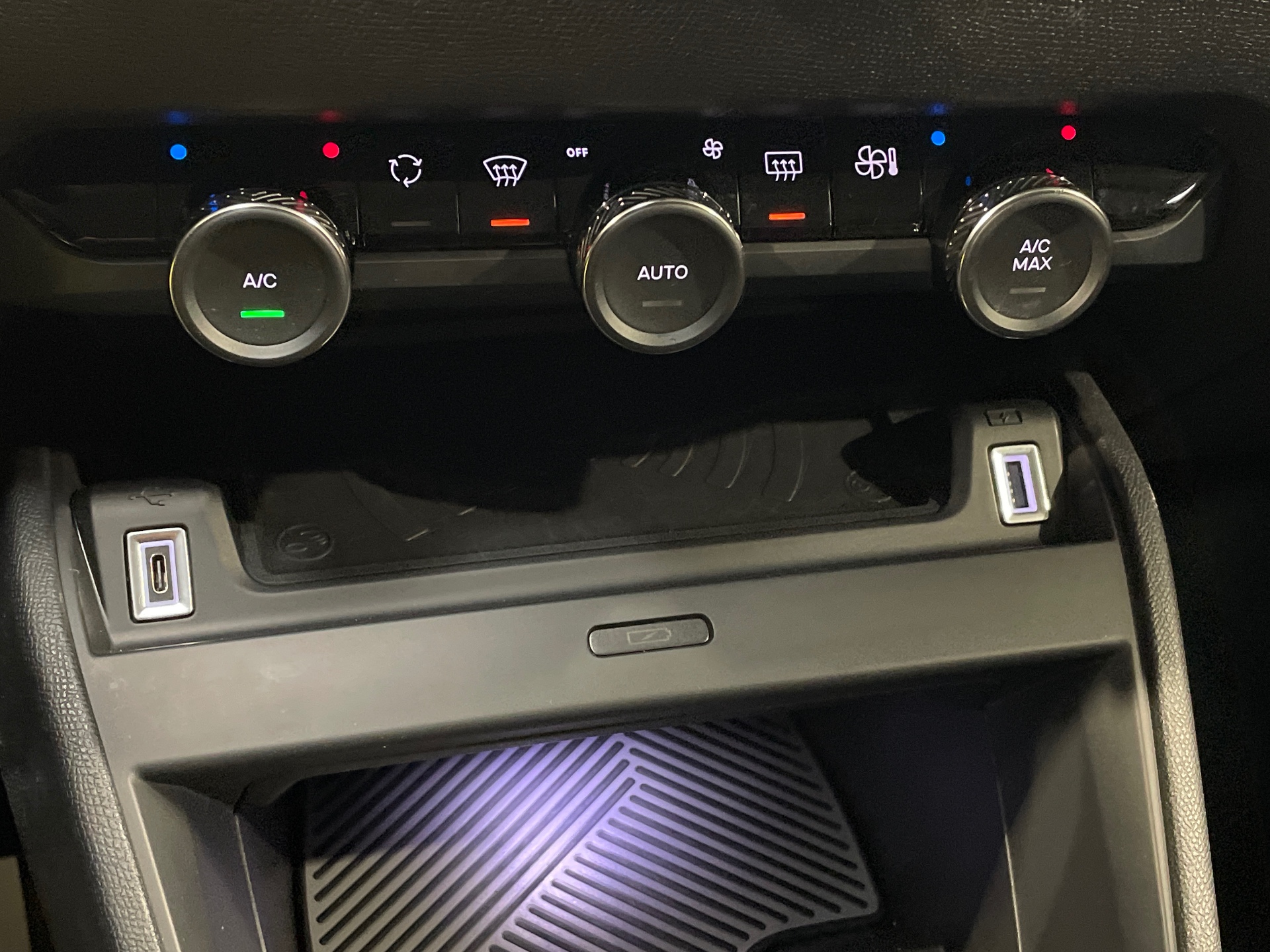 Photo 18 du véhicule CITROEN C4