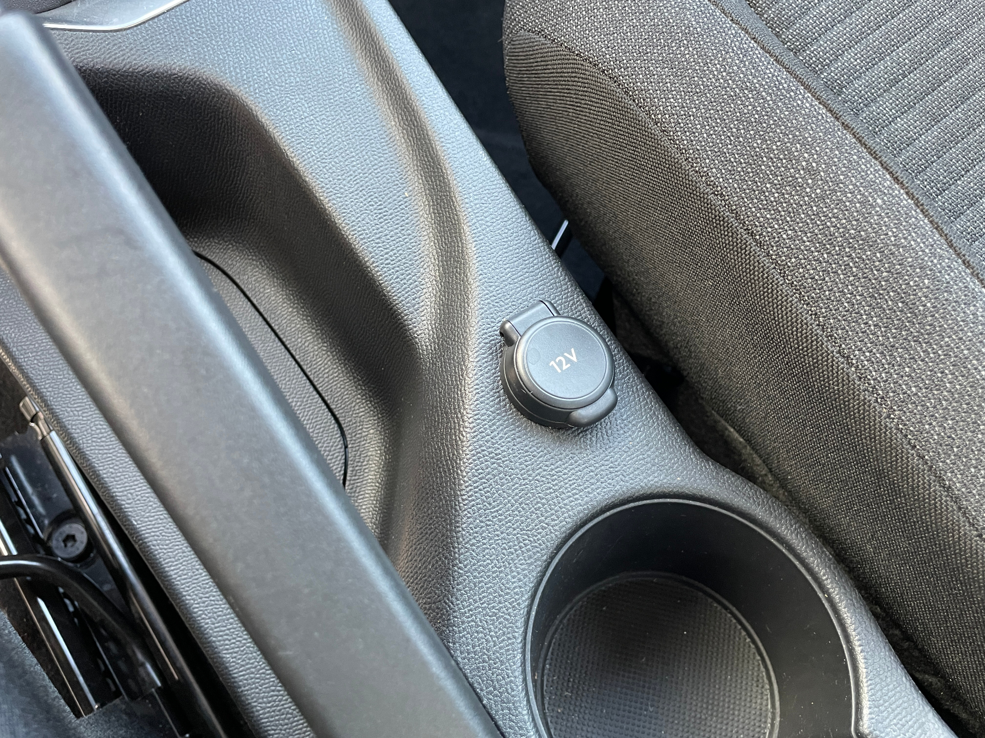 Photo 37 du véhicule PEUGEOT 208