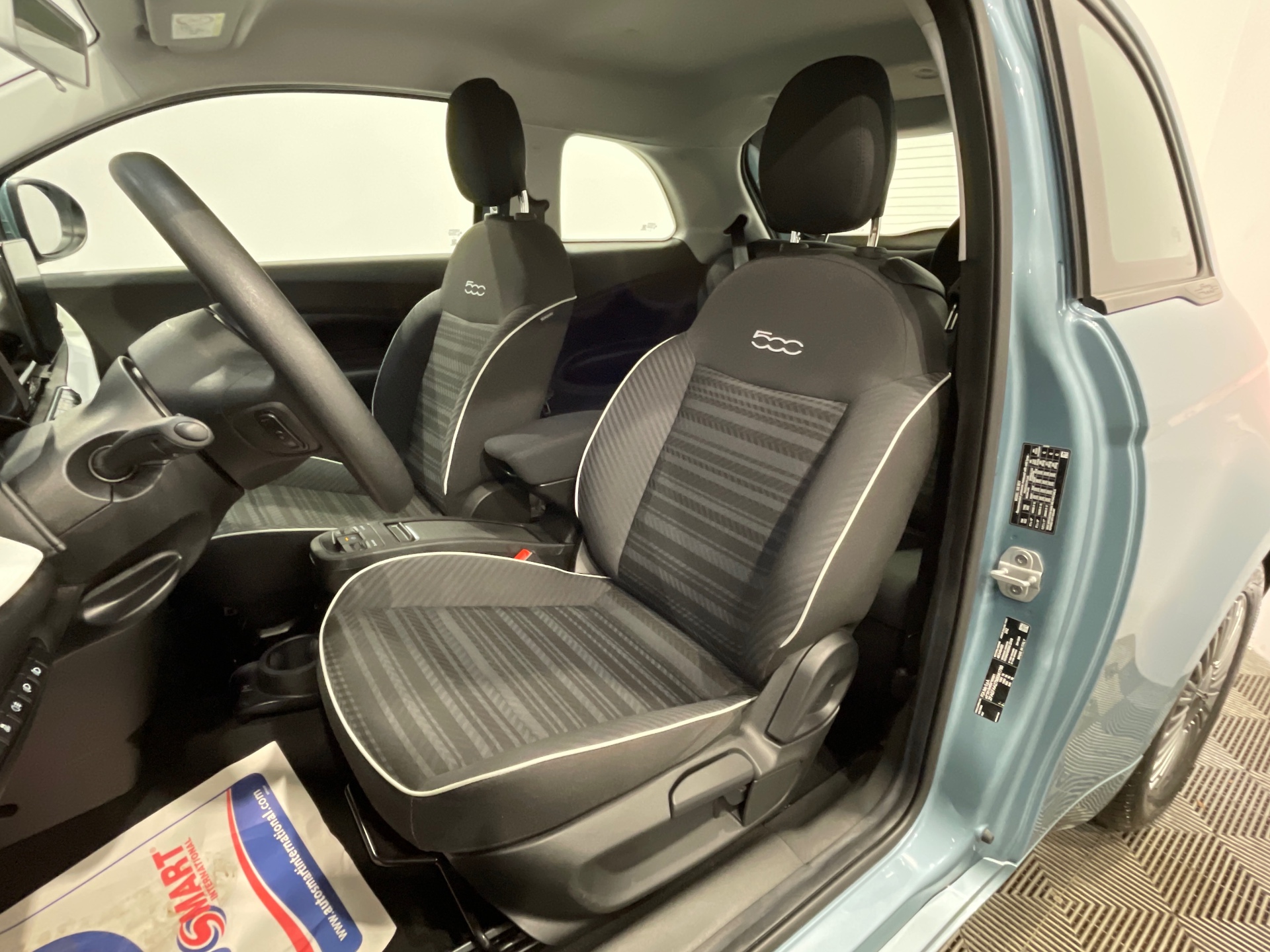 Photo 9 du véhicule FIAT 500e BERLINE