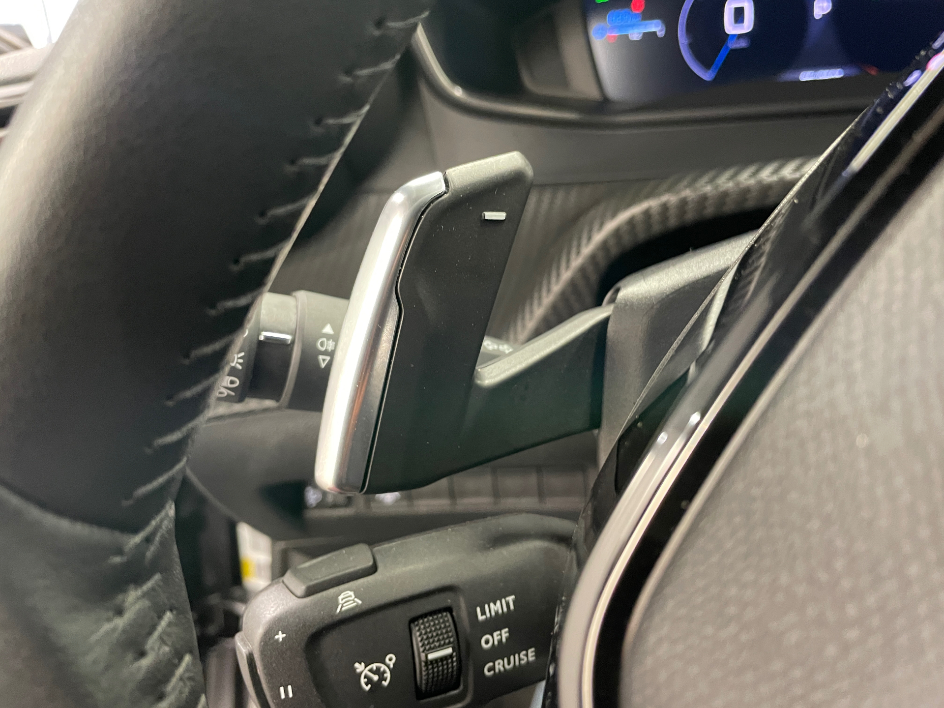 Photo 30 du véhicule PEUGEOT 2008