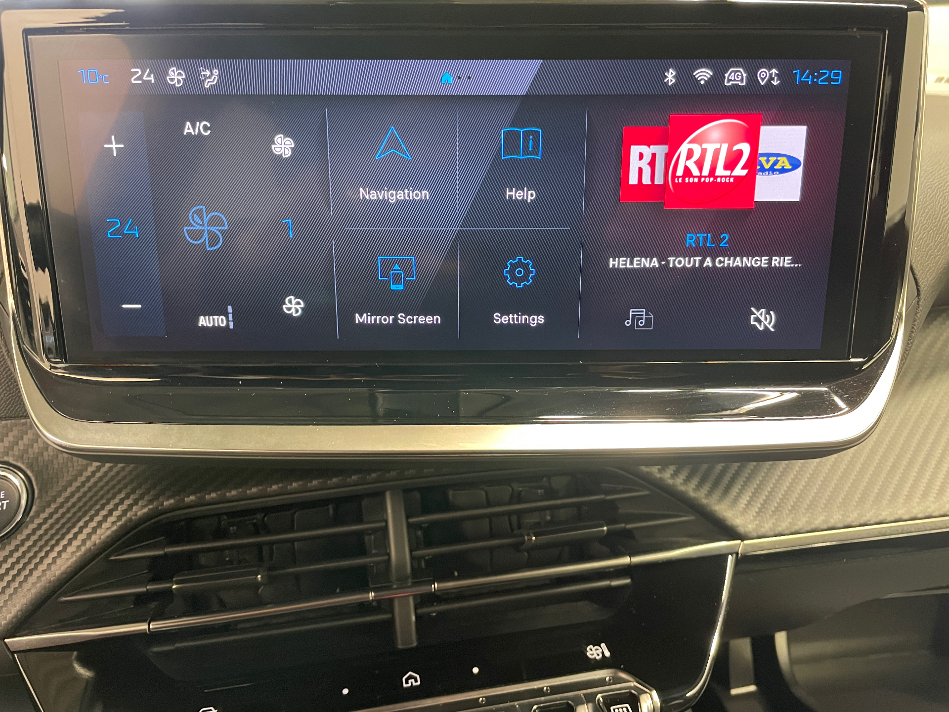 Photo 42 du véhicule PEUGEOT 2008