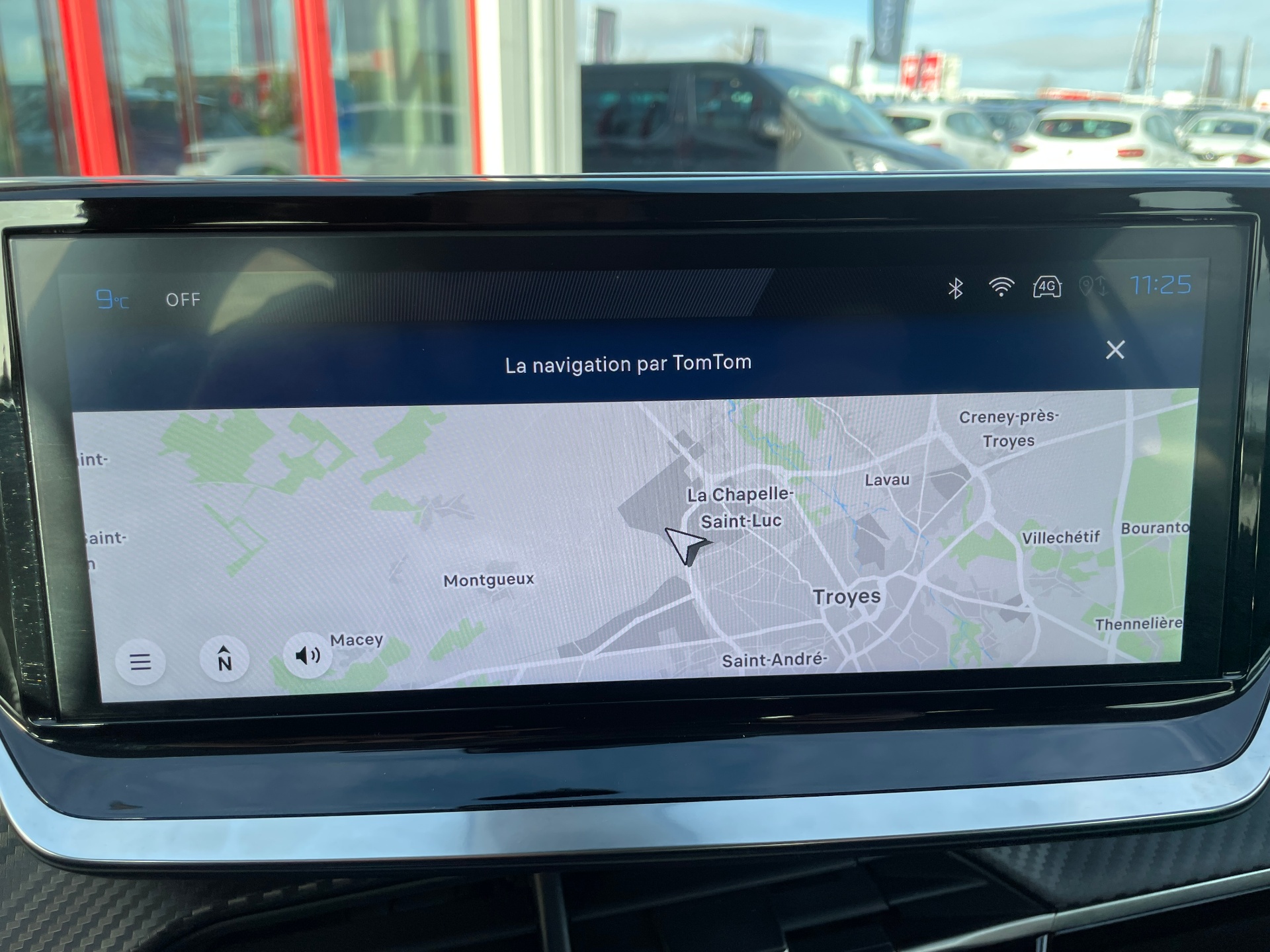 Photo 18 du véhicule PEUGEOT 208