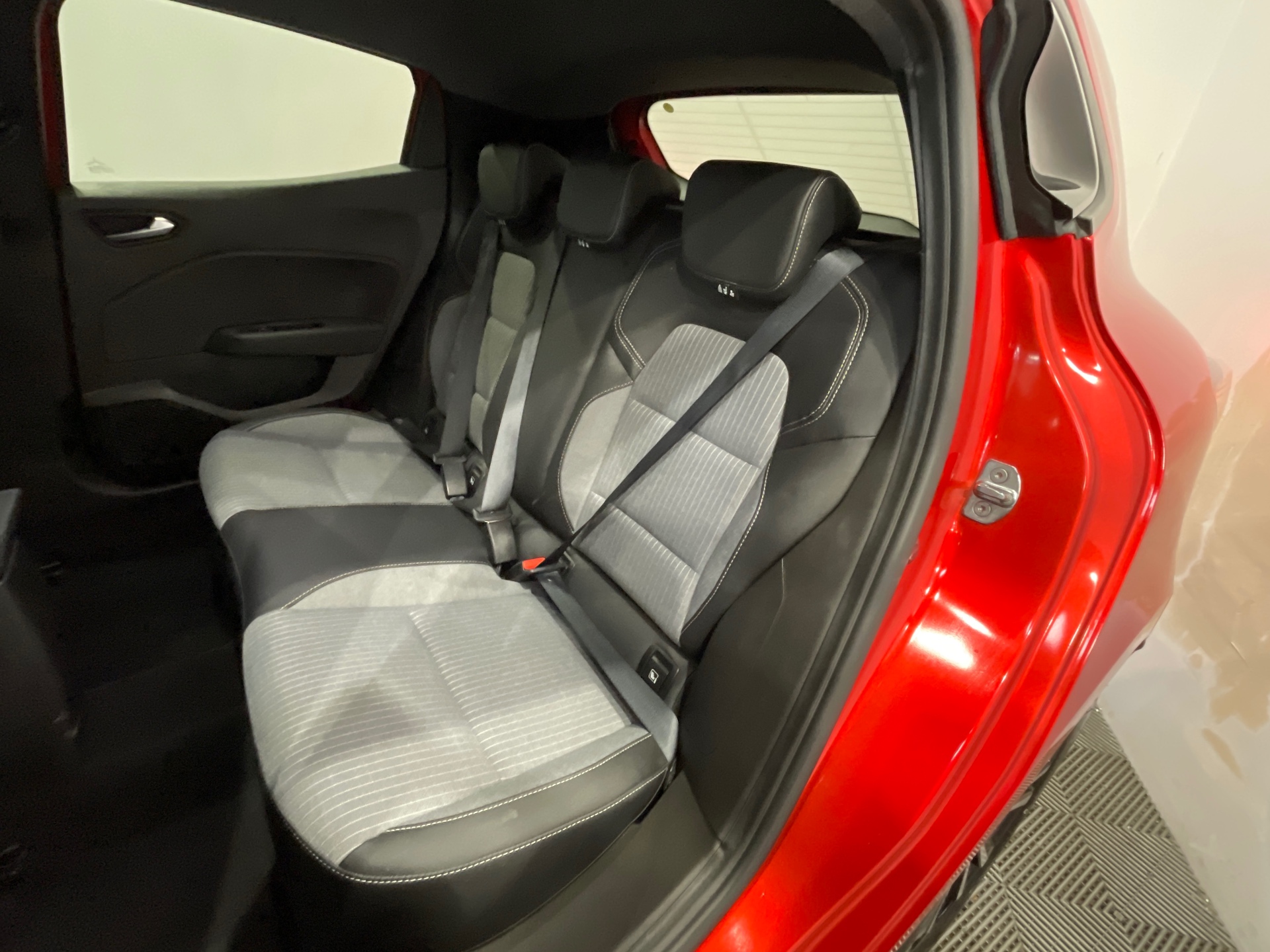 Photo 10 du véhicule RENAULT CLIO V