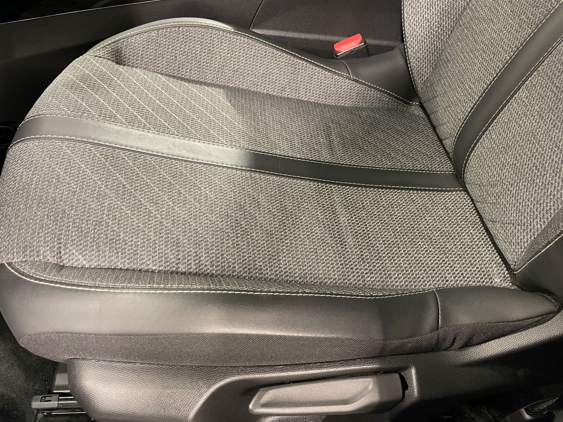 Photo 17 du véhicule PEUGEOT 2008