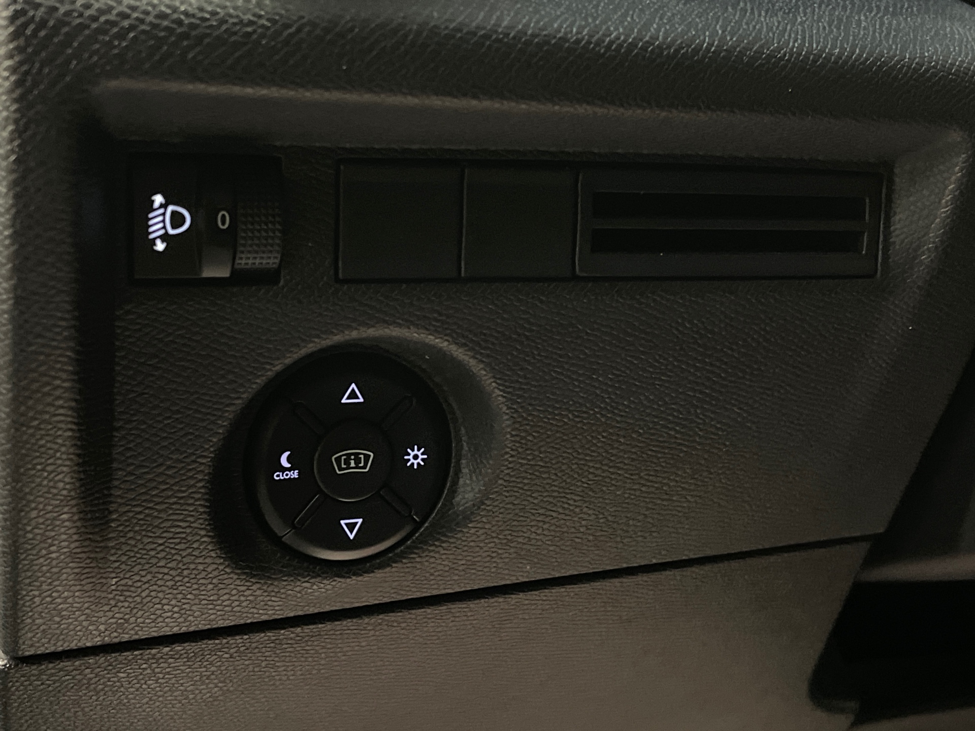 Photo 37 du véhicule CITROEN C4