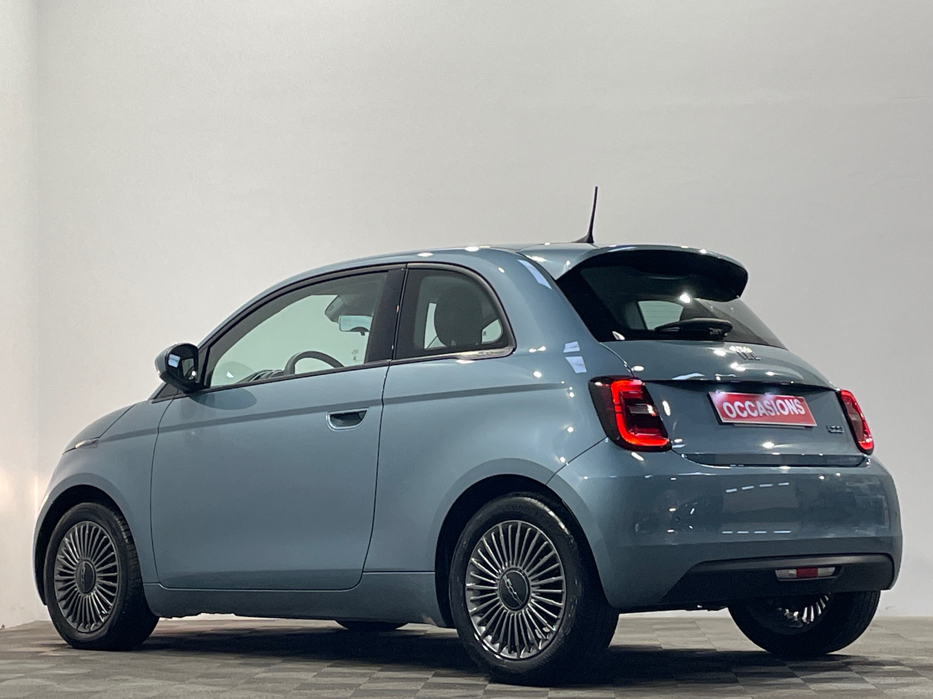 Photo 4 du véhicule FIAT 500e BERLINE