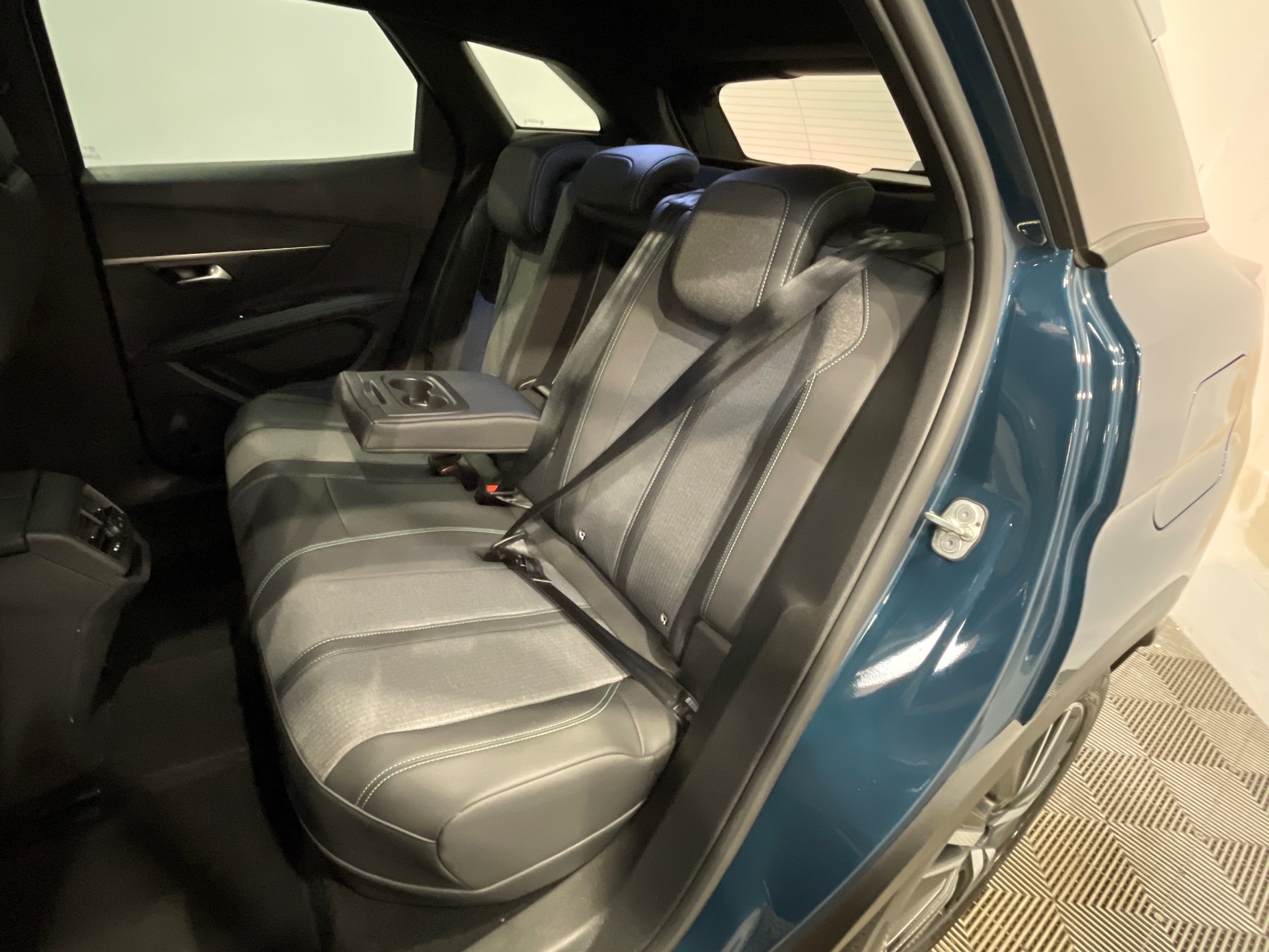 Photo 10 du véhicule PEUGEOT 3008