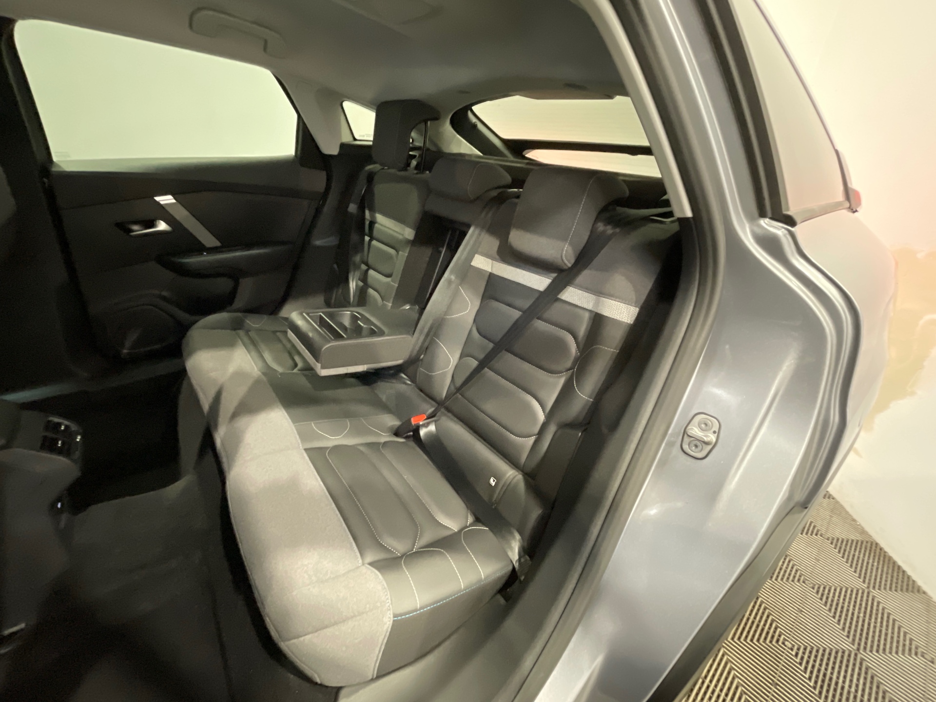 Photo 10 du véhicule CITROEN C4