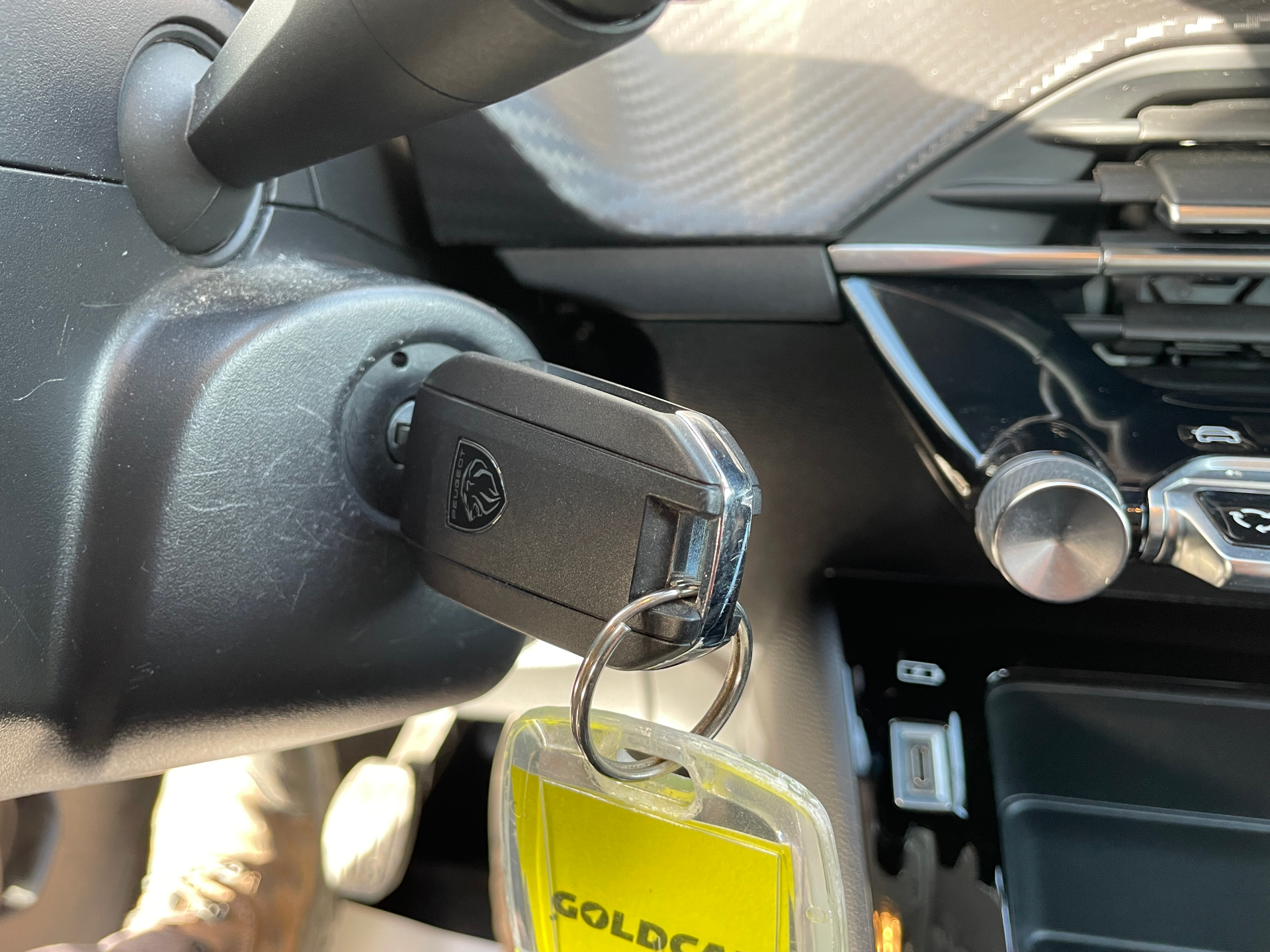 Photo 35 du véhicule PEUGEOT 208