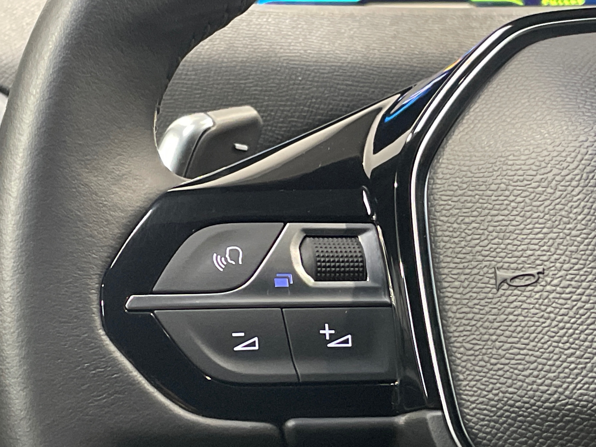 Photo 29 du véhicule PEUGEOT 3008