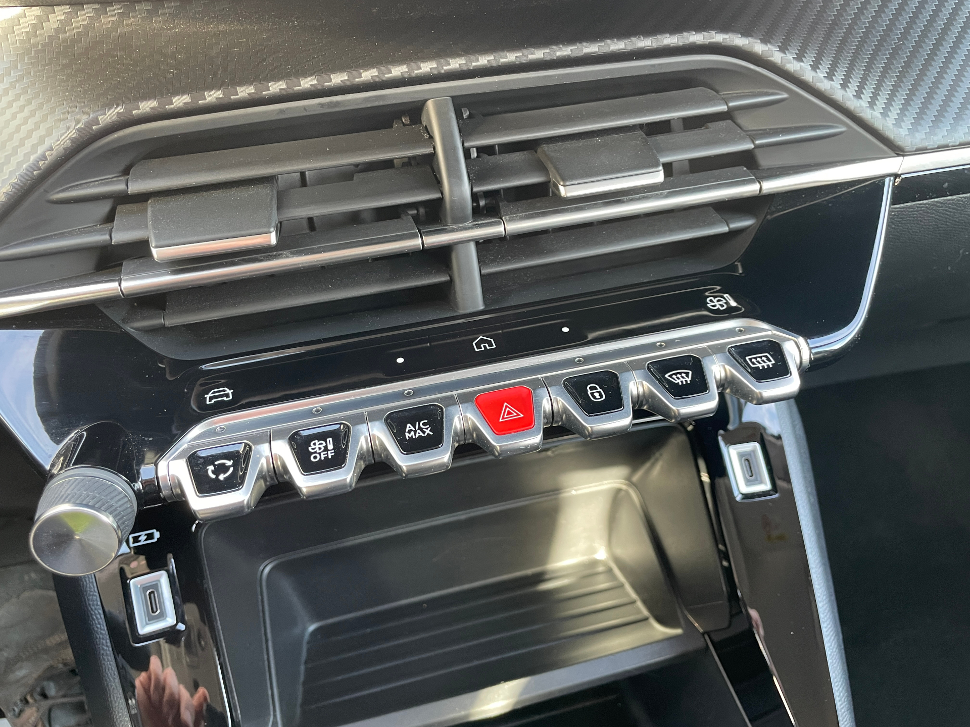 Photo 26 du véhicule PEUGEOT 208