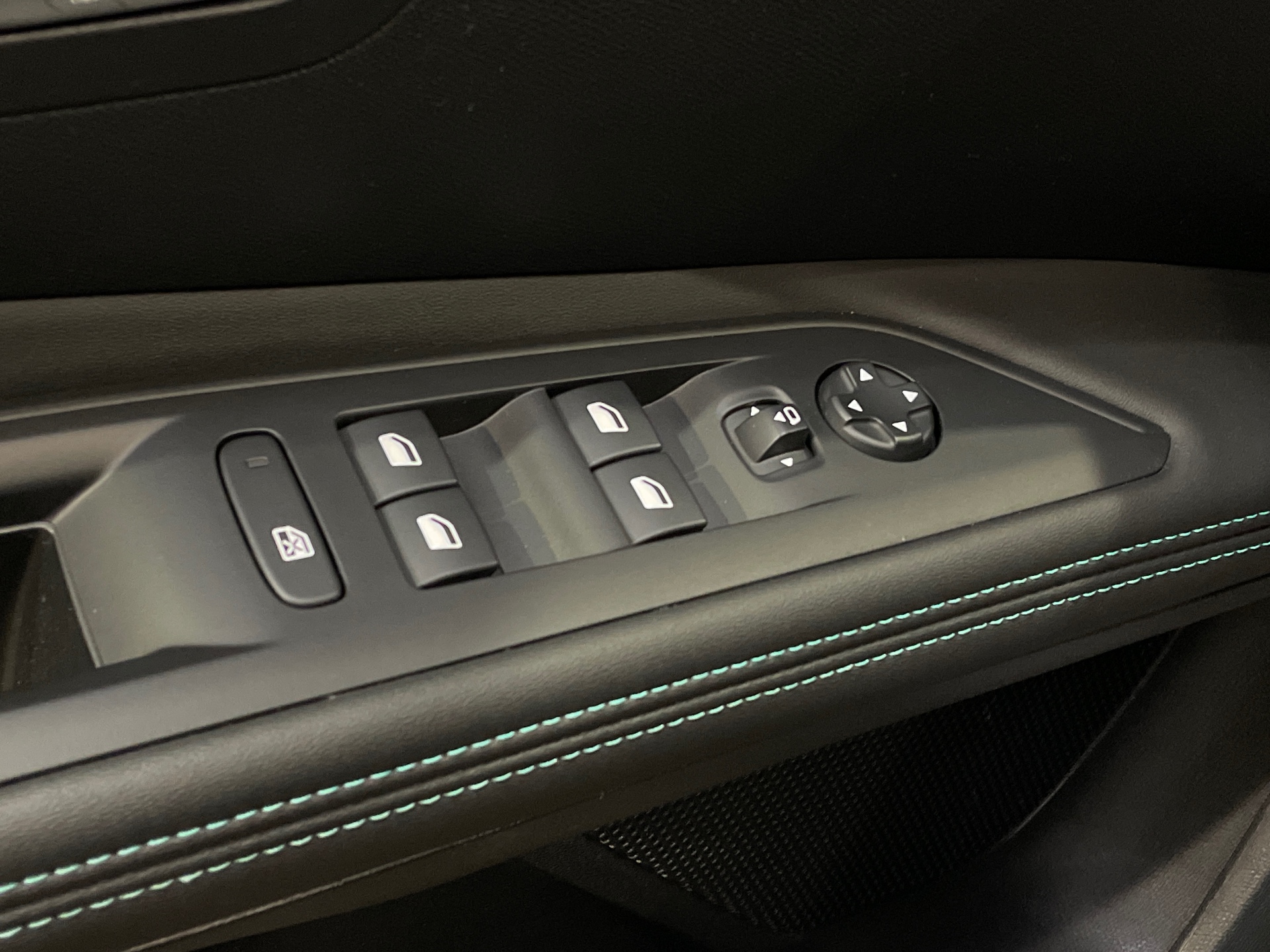 Photo 38 du véhicule PEUGEOT 3008