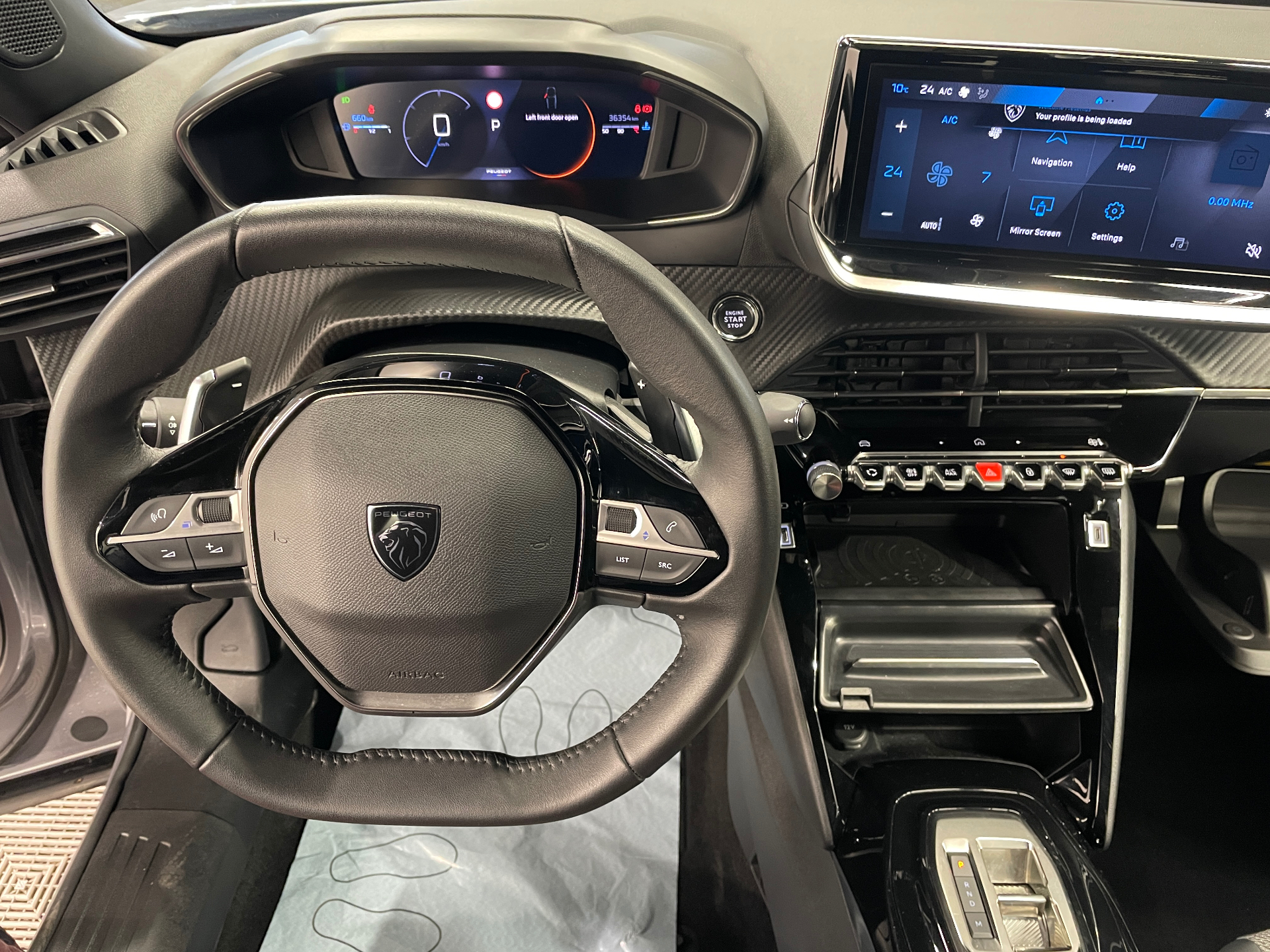 Photo 26 du véhicule PEUGEOT 2008