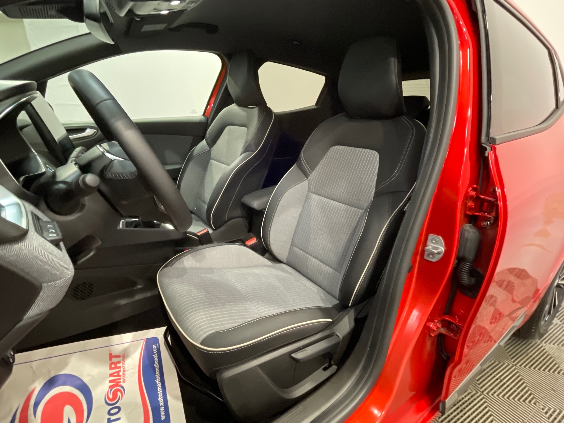 Photo 9 du véhicule RENAULT CLIO V