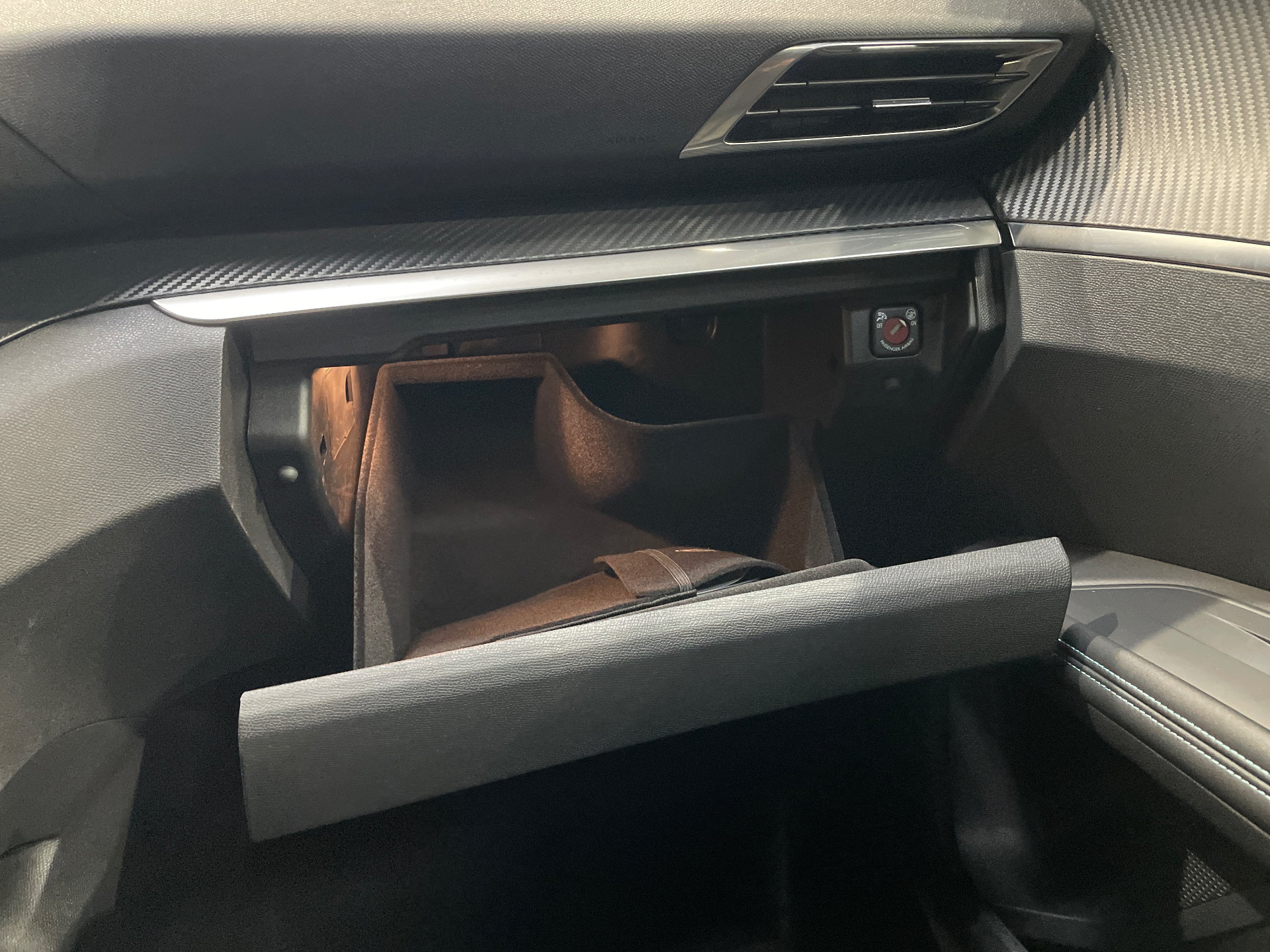 Photo 27 du véhicule PEUGEOT 3008