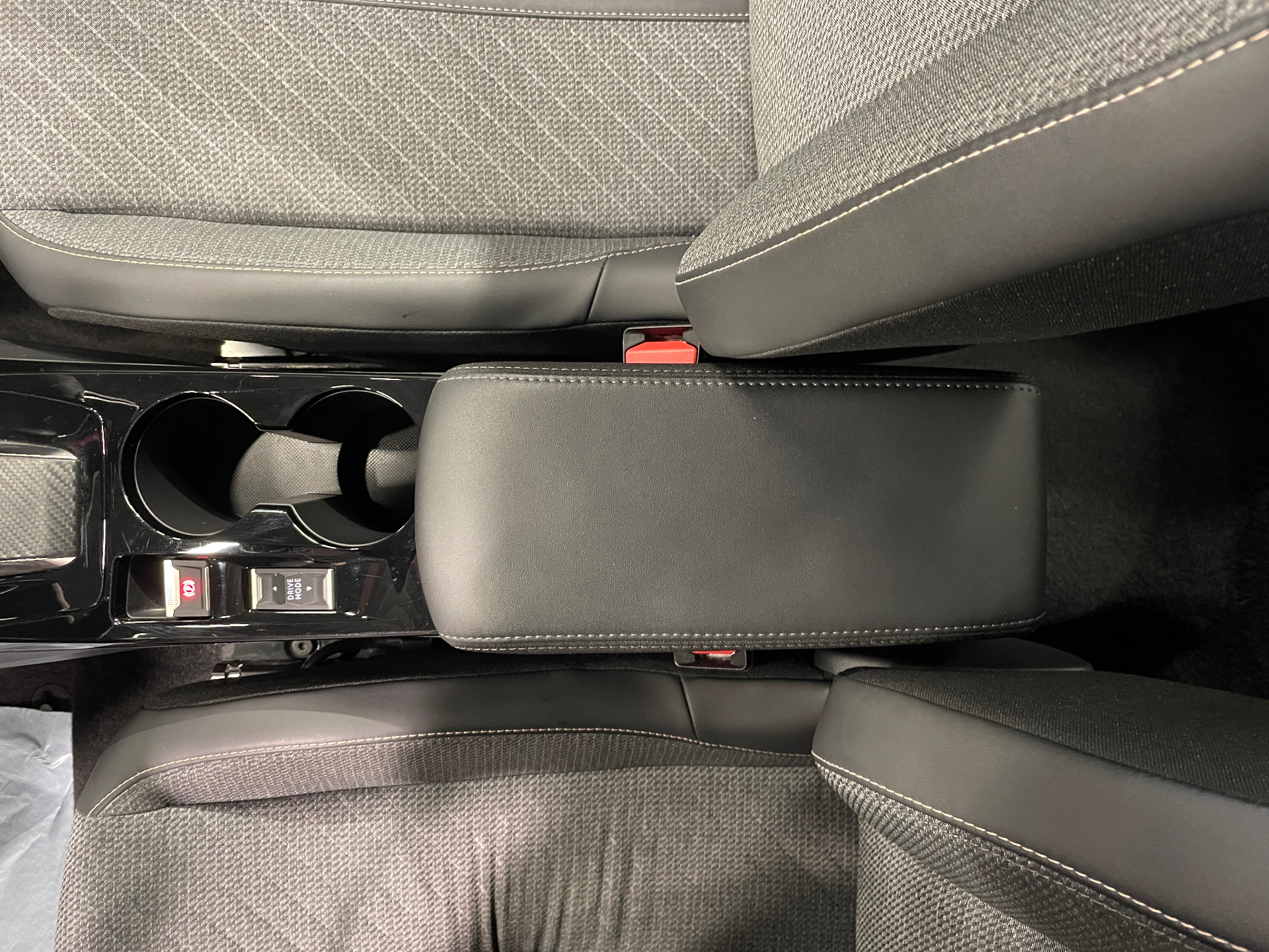 Photo 34 du véhicule PEUGEOT 2008