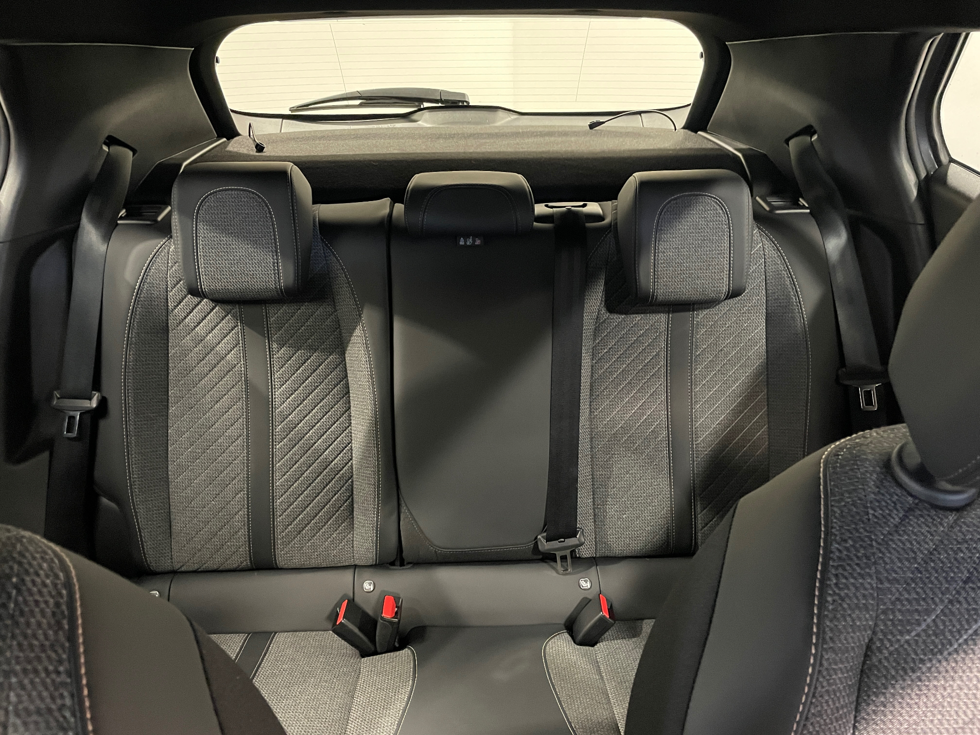 Photo 22 du véhicule PEUGEOT 2008