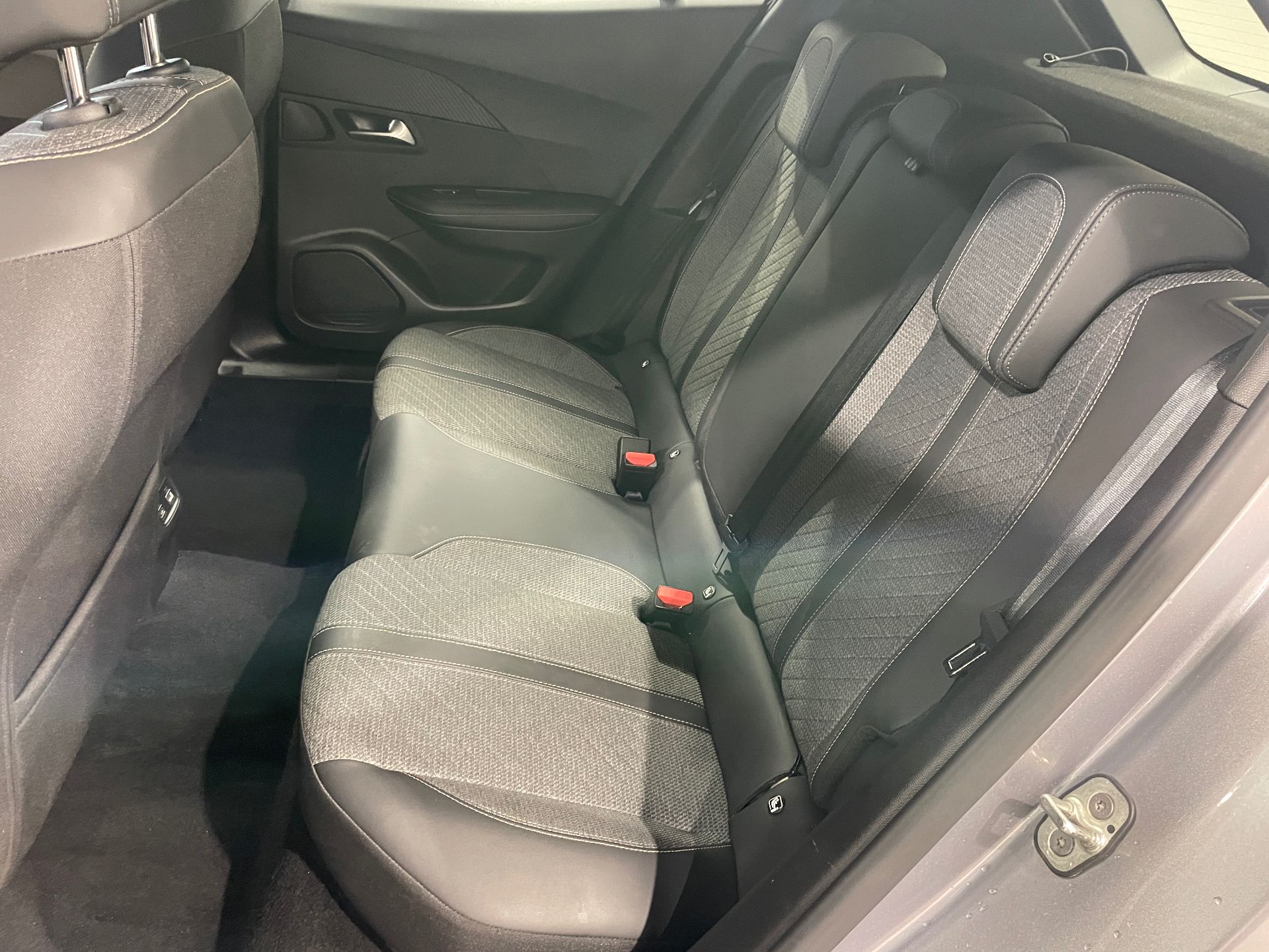 Photo 20 du véhicule PEUGEOT 2008