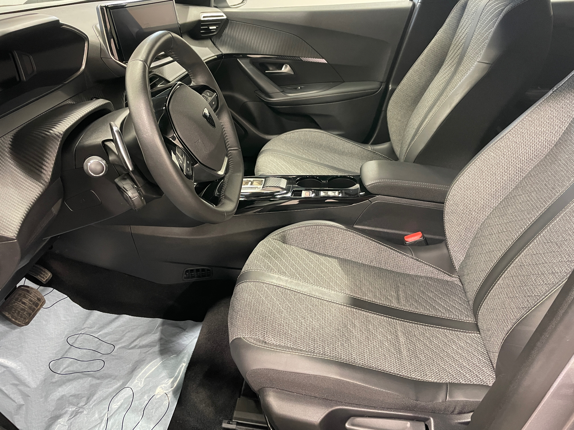 Photo 15 du véhicule PEUGEOT 2008