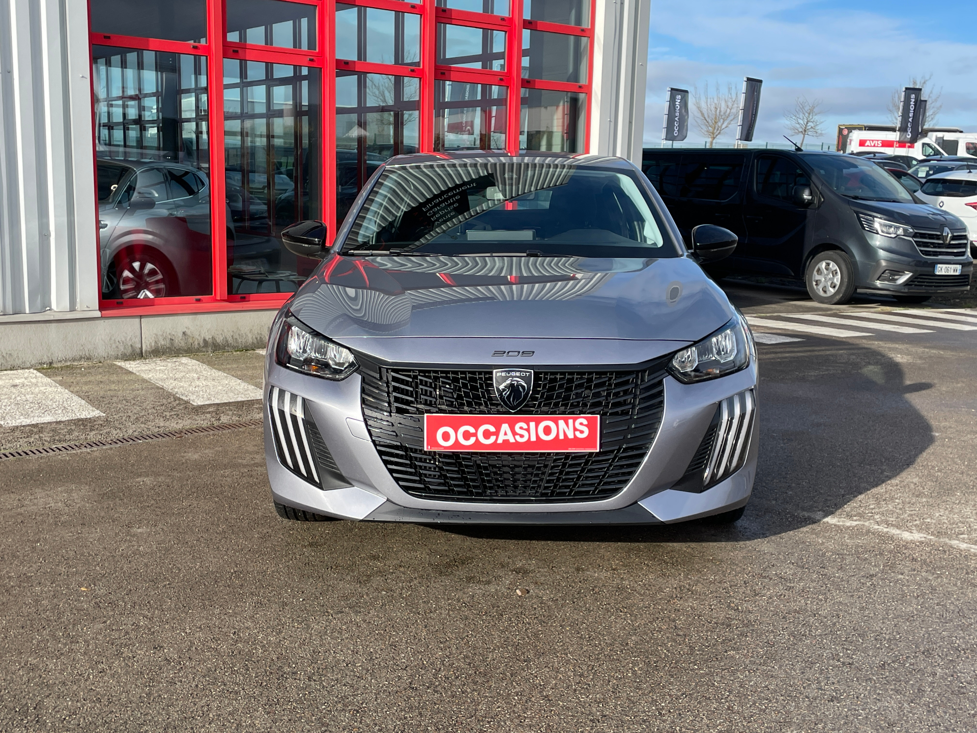 Photo 2 du véhicule PEUGEOT 208