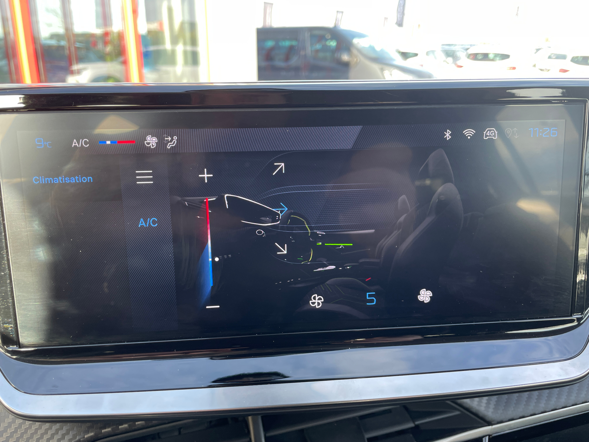 Photo 25 du véhicule PEUGEOT 208