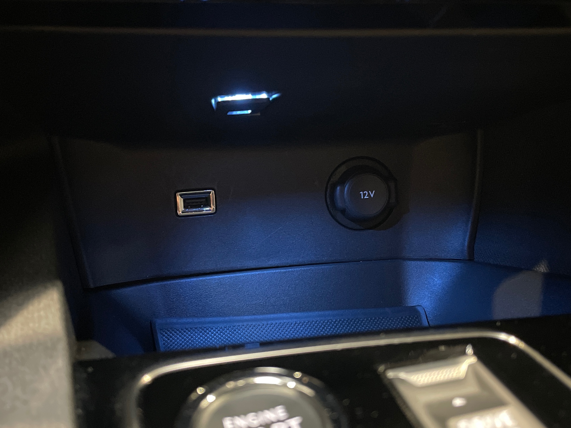 Photo 19 du véhicule PEUGEOT 3008