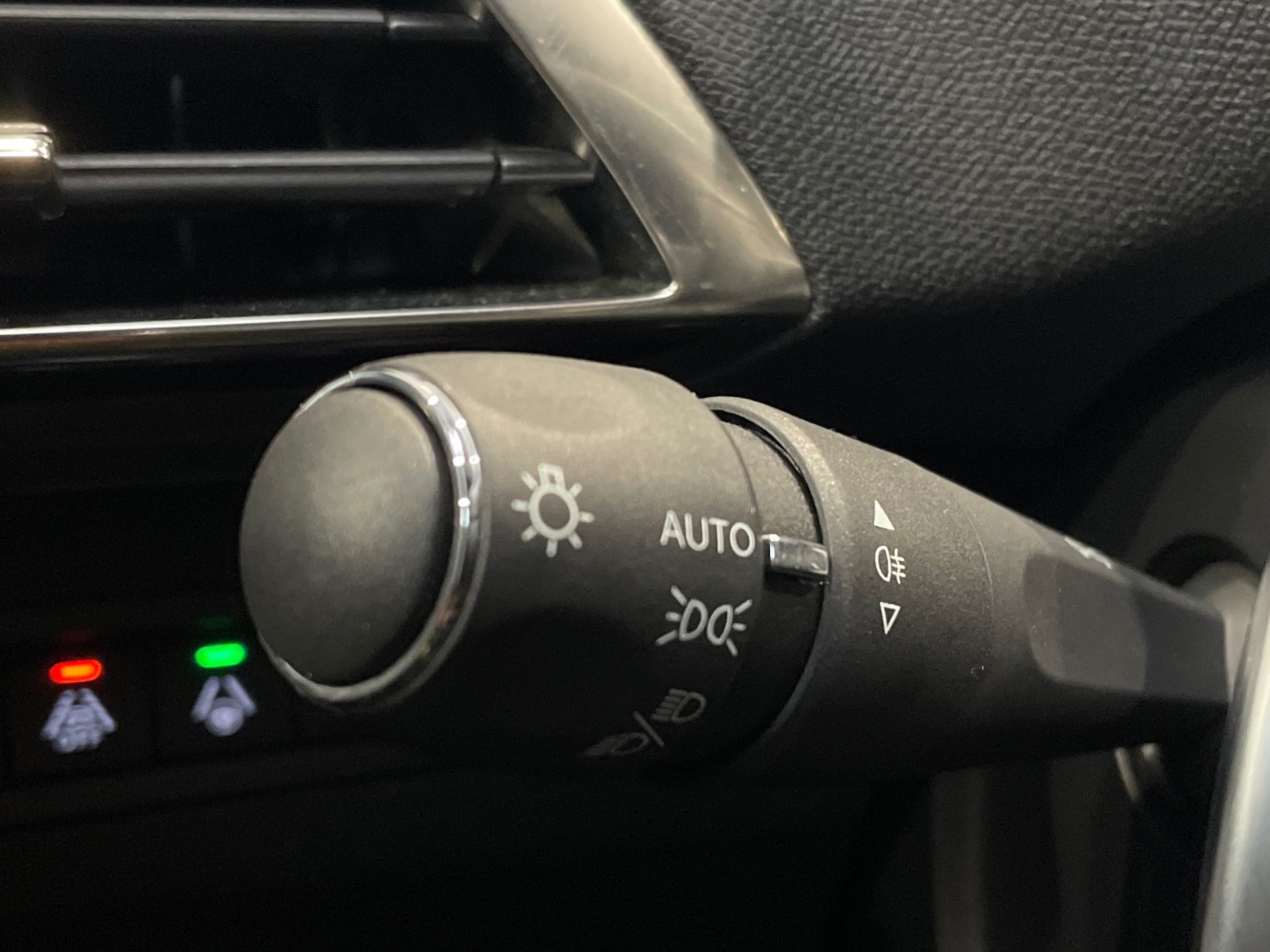 Photo 33 du véhicule PEUGEOT 3008