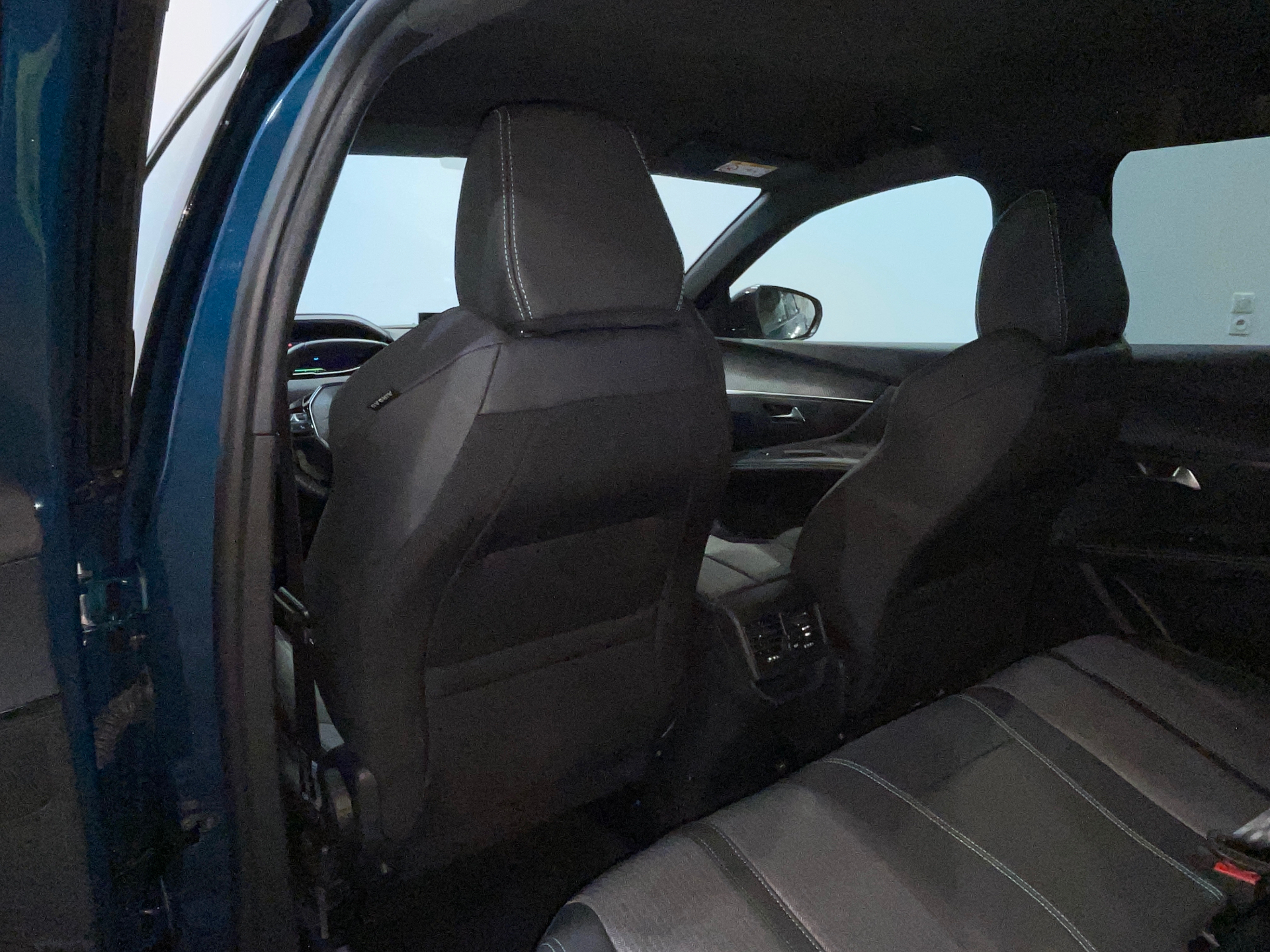 Photo 41 du véhicule PEUGEOT 3008