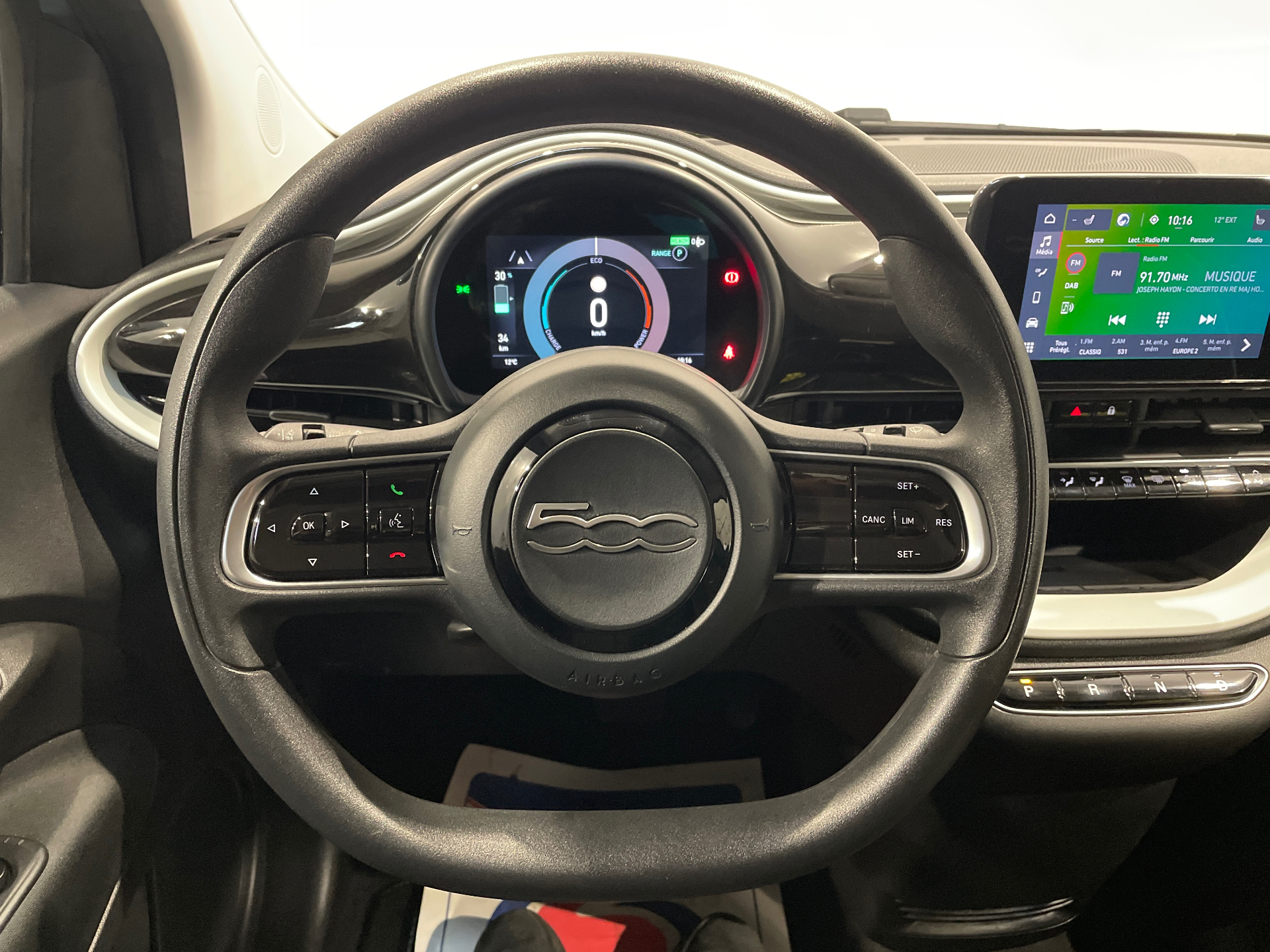 Photo 11 du véhicule FIAT 500e BERLINE