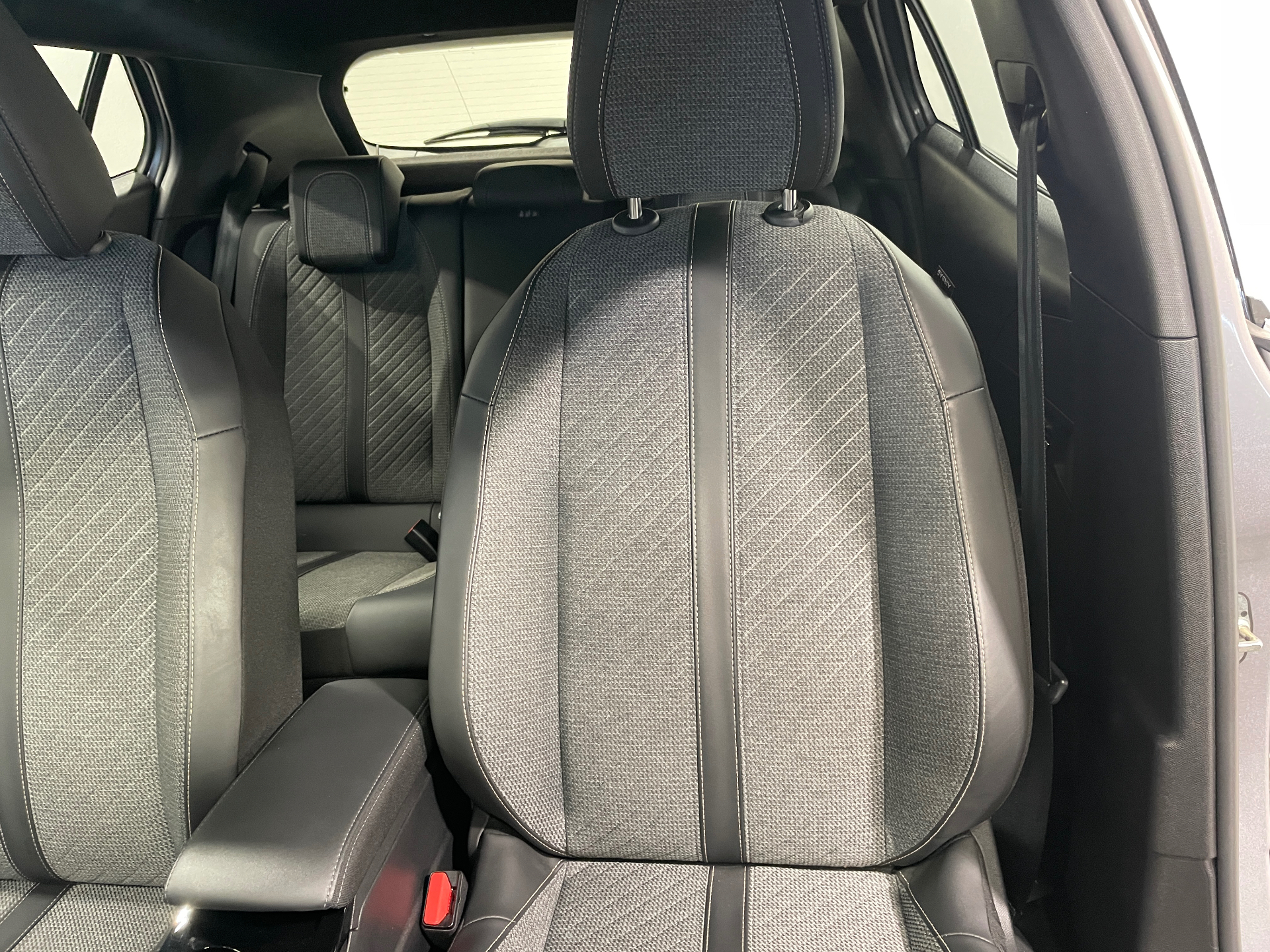 Photo 24 du véhicule PEUGEOT 2008