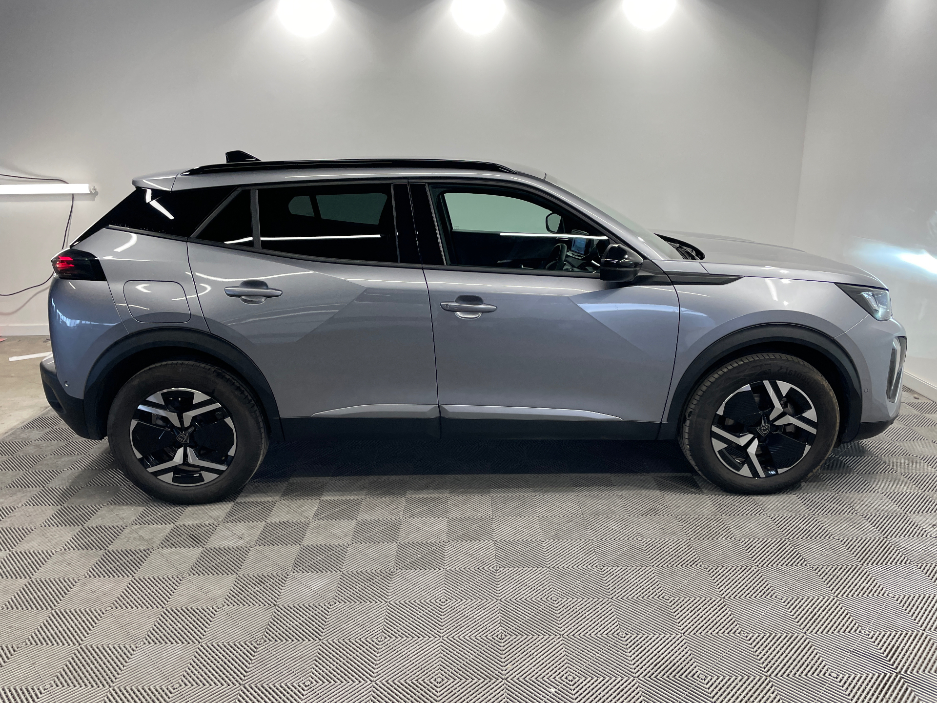 Photo 4 du véhicule PEUGEOT 2008