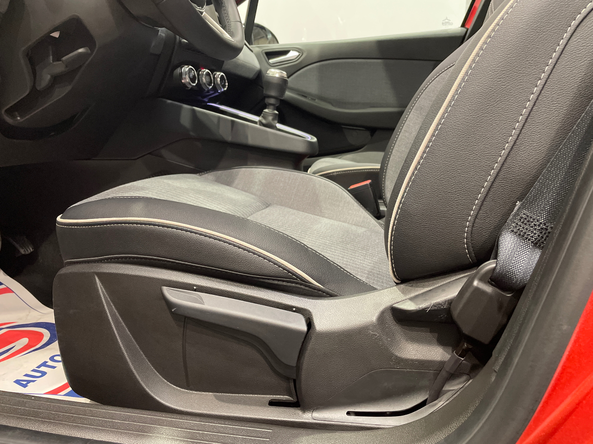 Photo 37 du véhicule RENAULT CLIO V