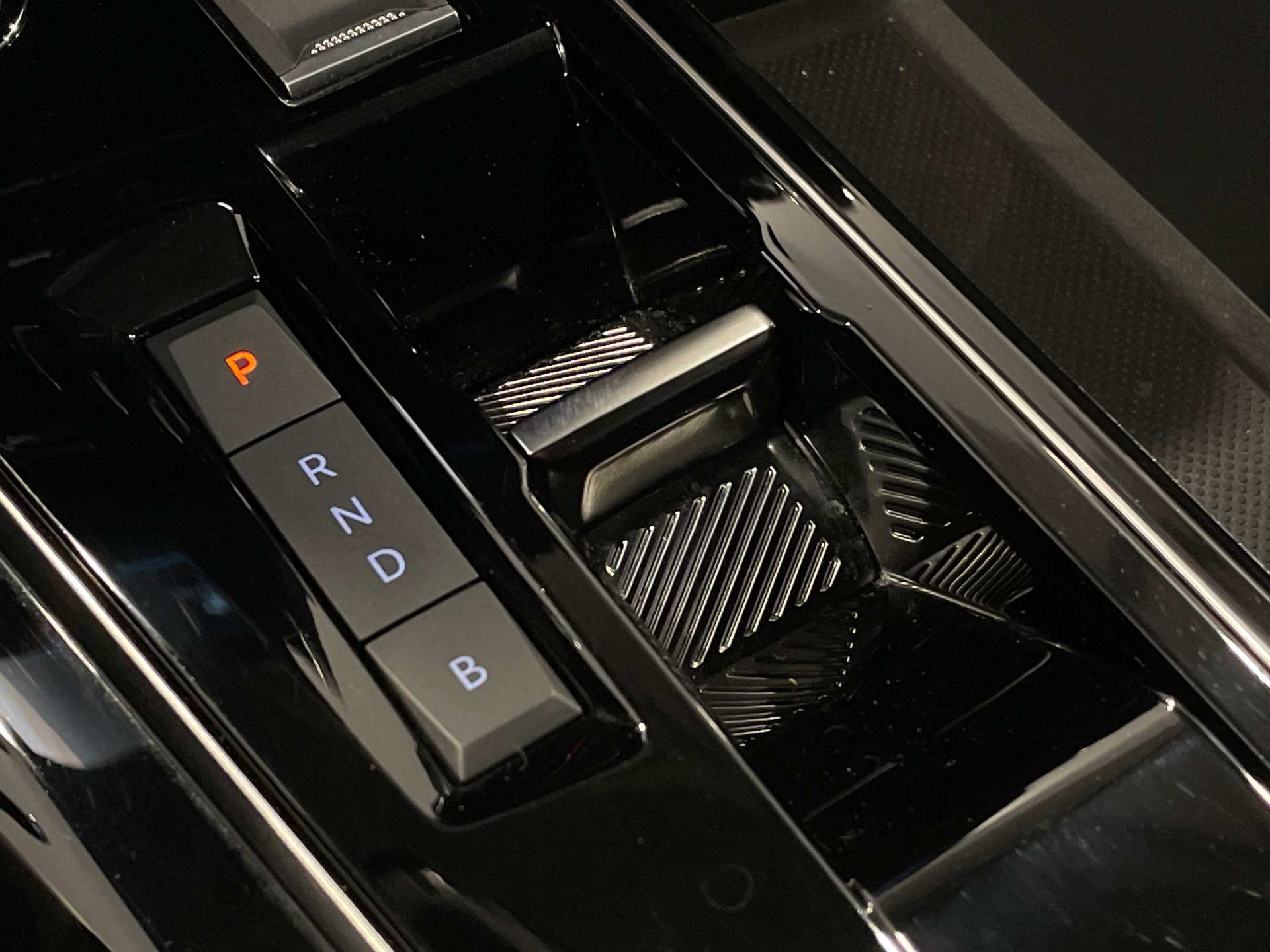 Photo 21 du véhicule PEUGEOT 3008