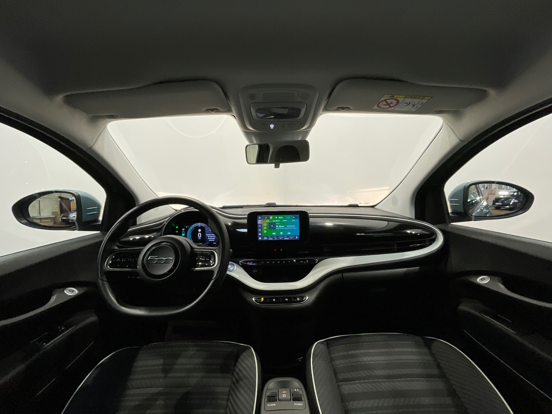 Photo 29 du véhicule FIAT 500e BERLINE