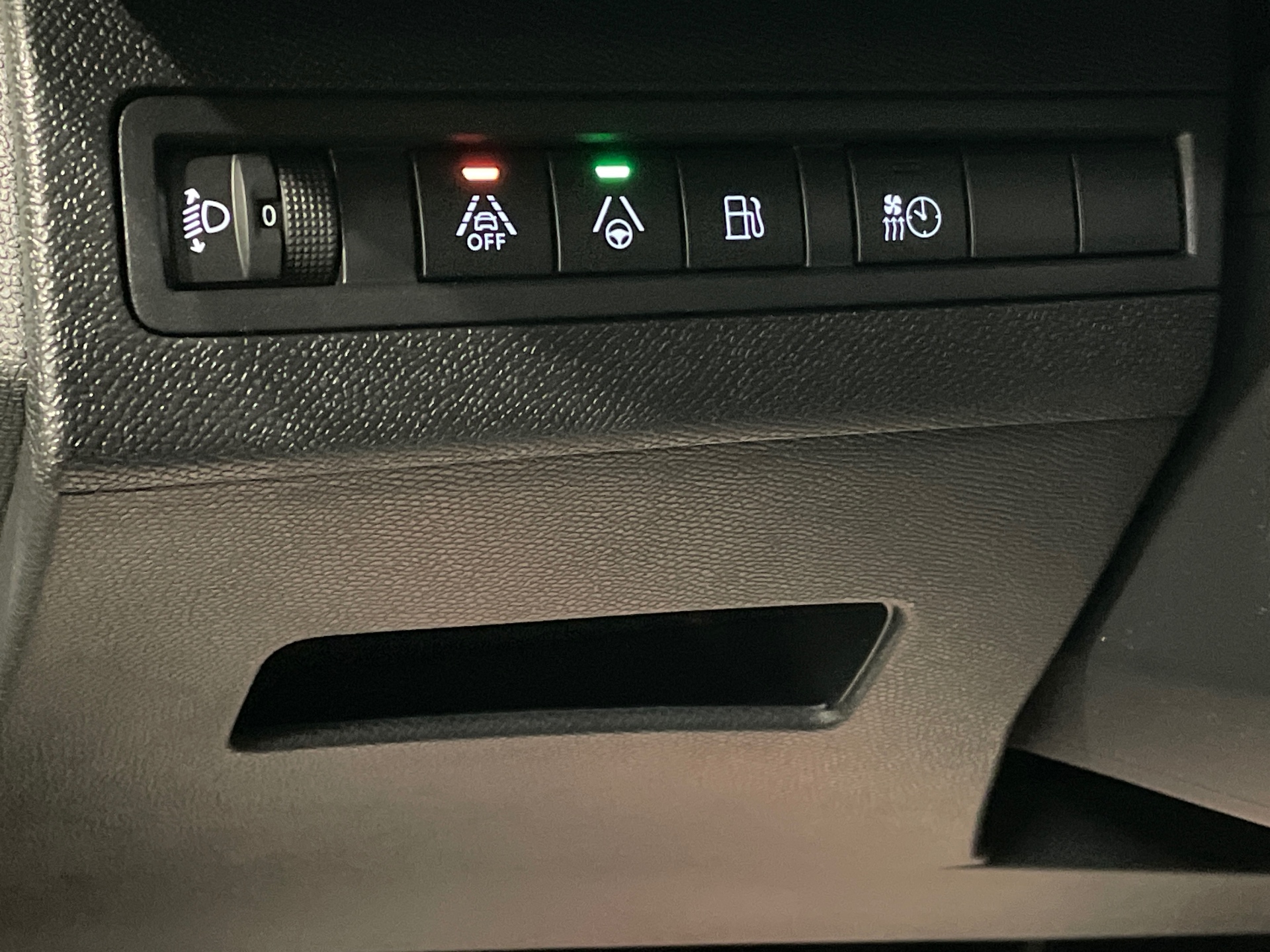 Photo 39 du véhicule PEUGEOT 3008