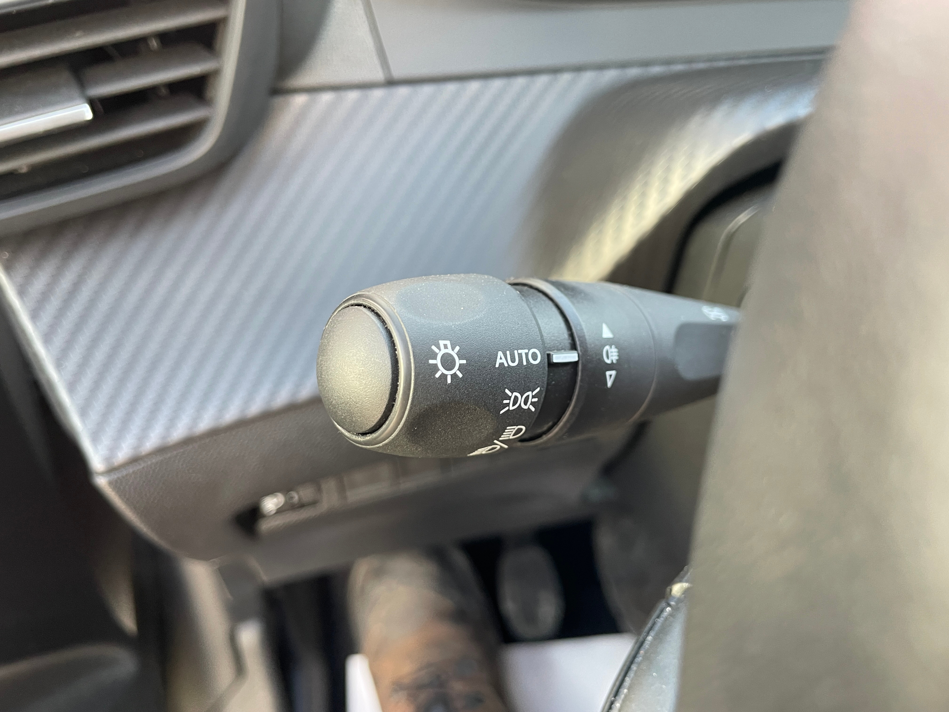 Photo 33 du véhicule PEUGEOT 208