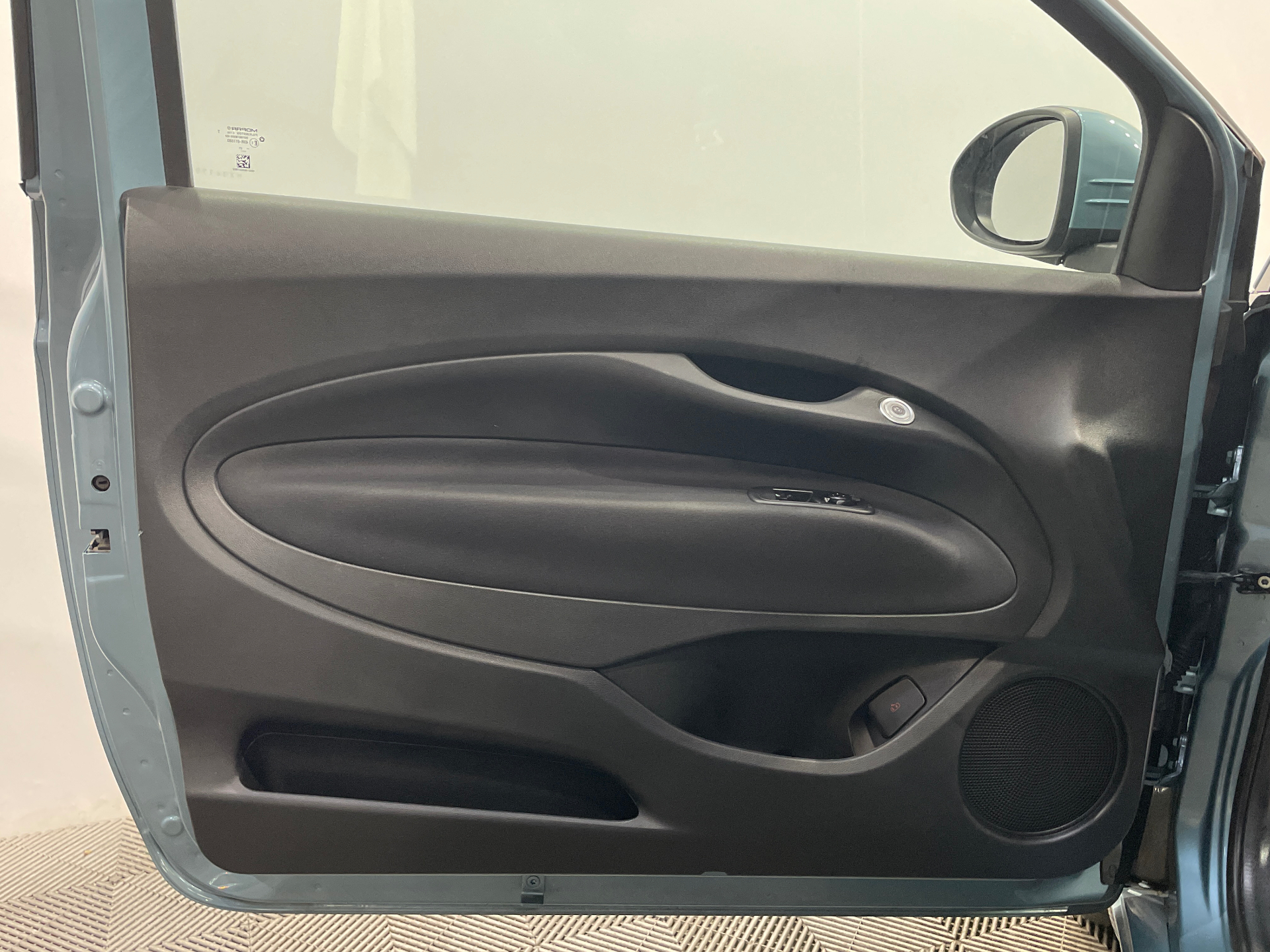 Photo 30 du véhicule FIAT 500e BERLINE