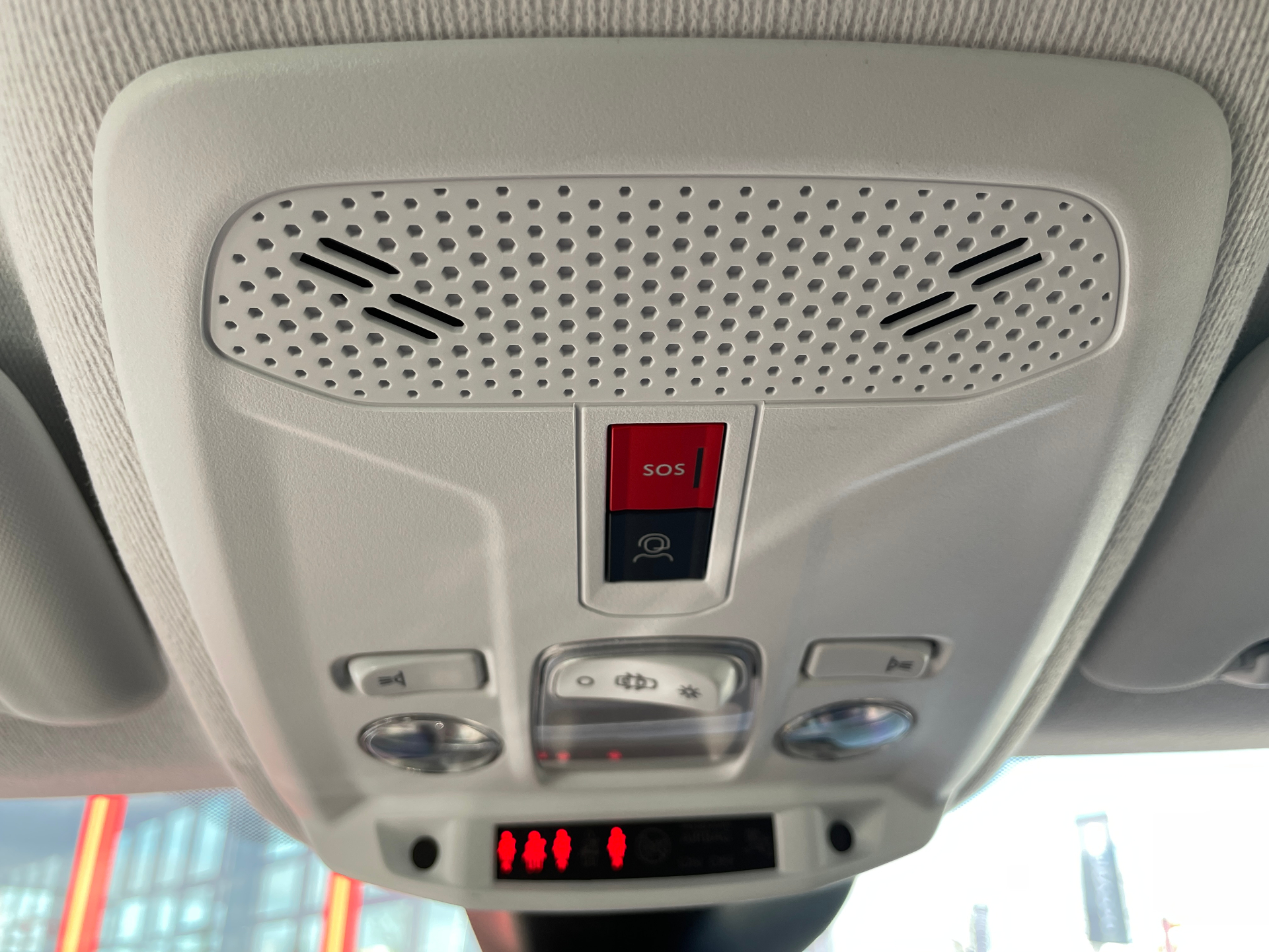 Photo 36 du véhicule PEUGEOT 208