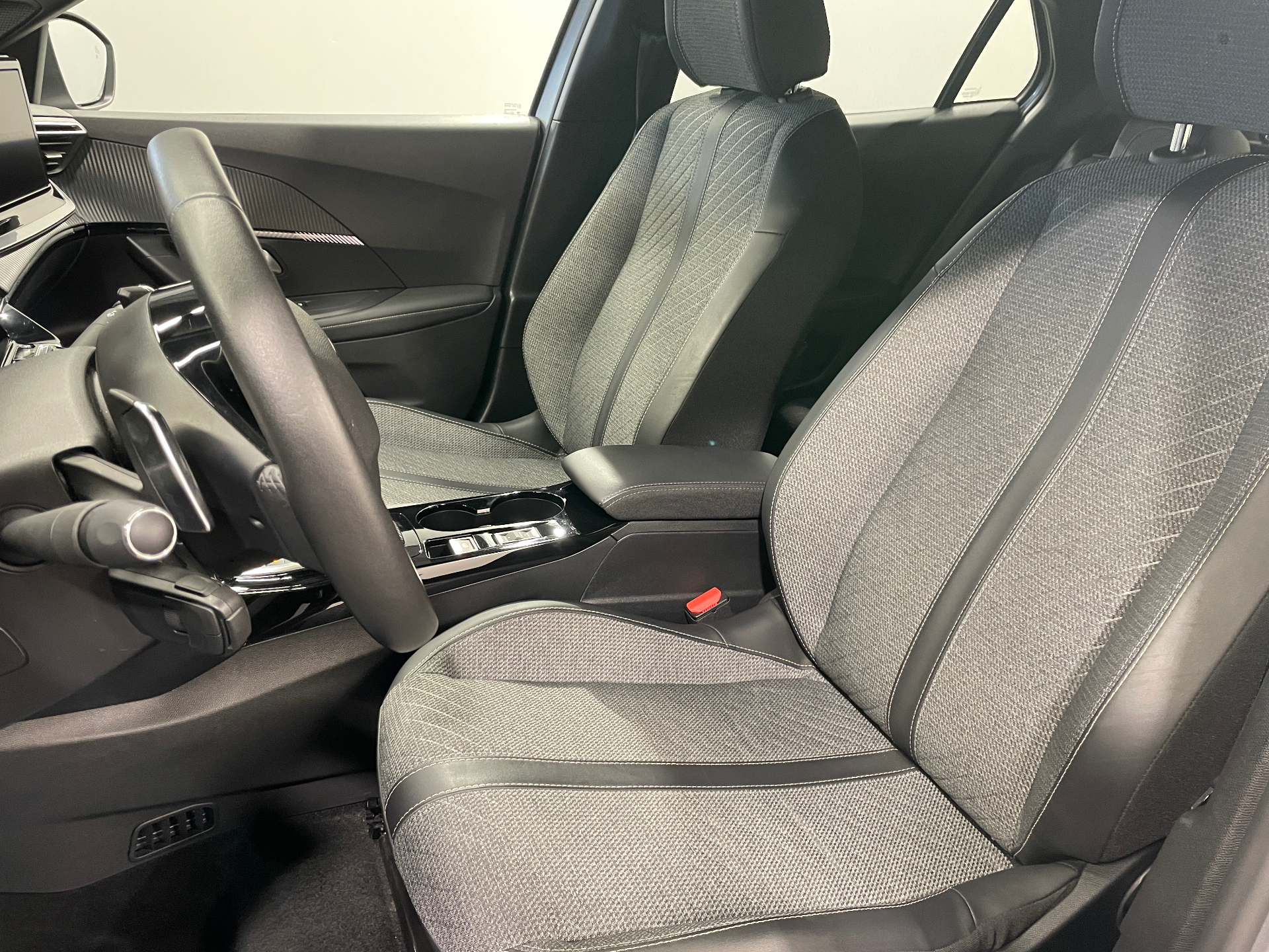 Photo 16 du véhicule PEUGEOT 2008