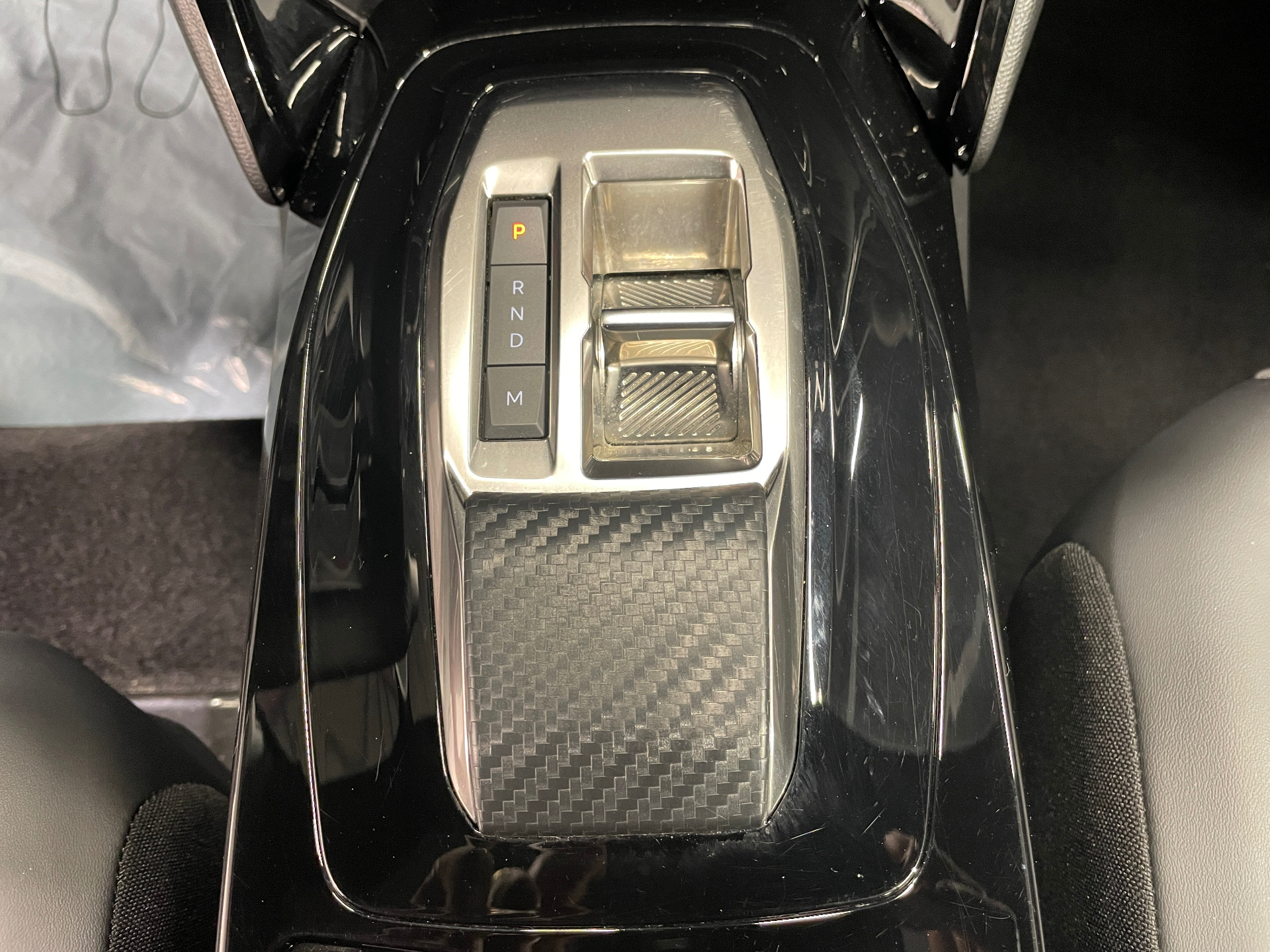 Photo 35 du véhicule PEUGEOT 2008